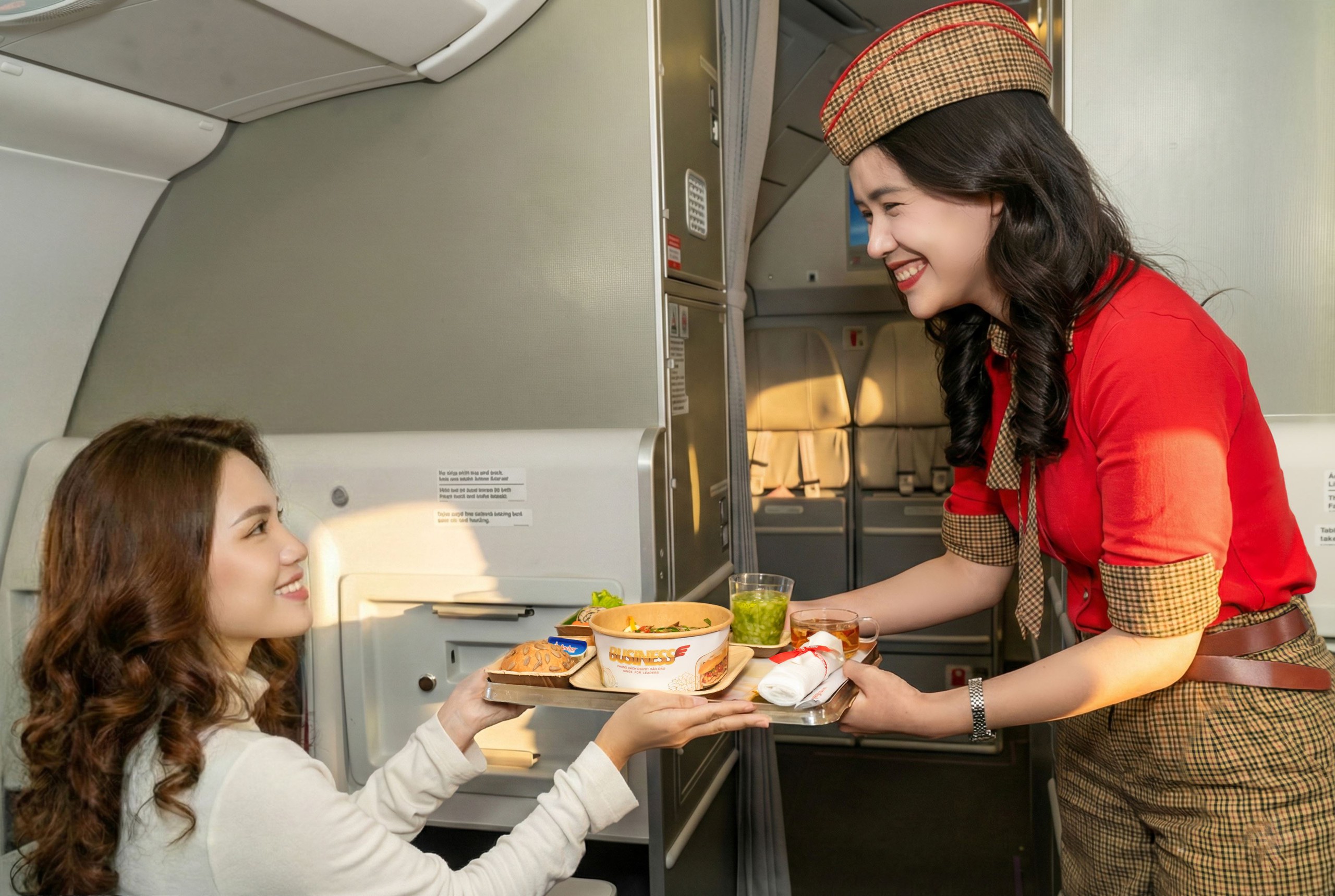 Bay Vietjet đầu năm, rước lộc v&agrave;ng may mắn- Ảnh 2.