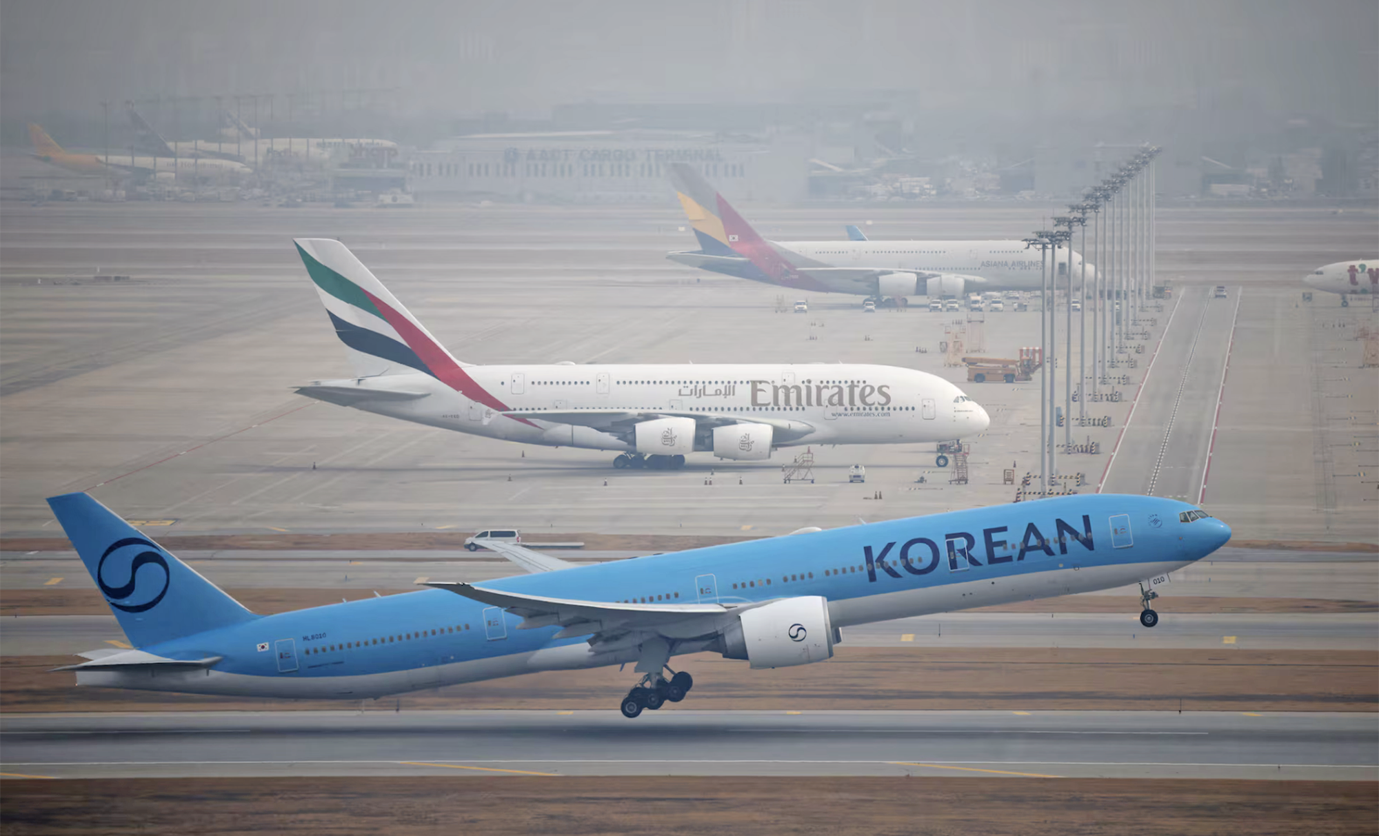 Áp lực đè nặng hàng không toàn cầu- Ảnh 1. Áp lực đè nặng hàng không toàn cầu- Ảnh 1.