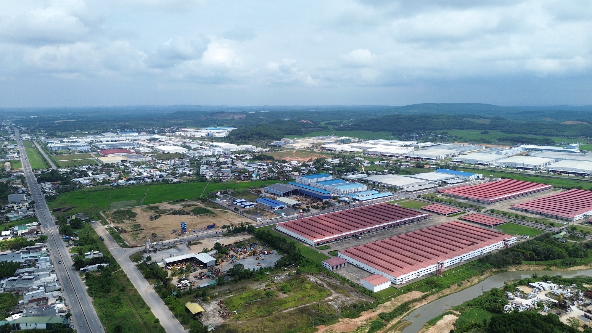 Quảng Ngãi khẩn trương xây dựng Khu tái định cư phục vụ GPMB Khu công nghiệp VSIP- Ảnh 2.