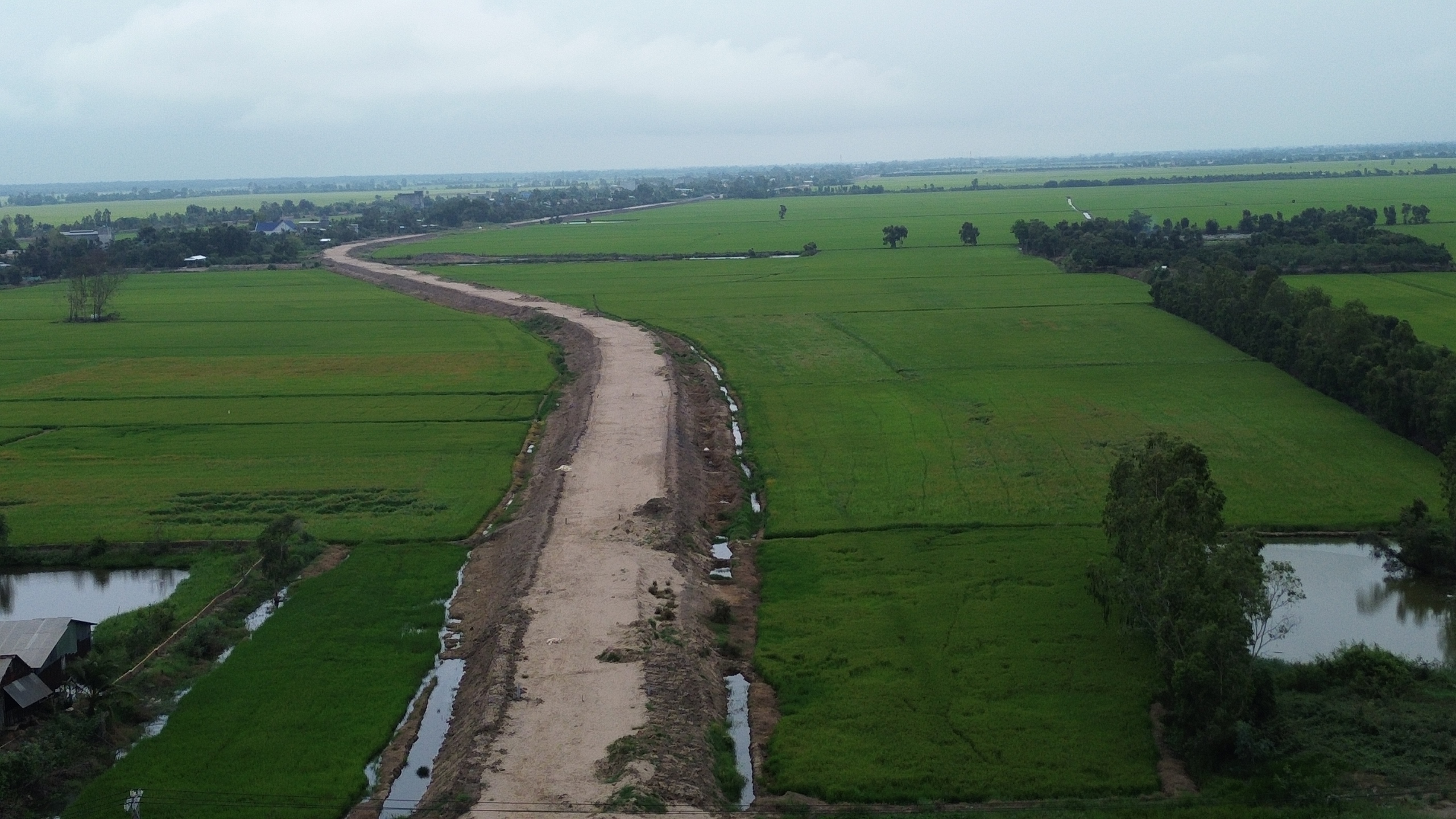 Đồng Th&aacute;p: Thiếu vật liệu, đường gần 1.000 tỷ đồng c&oacute; c&aacute;n đ&iacute;ch đ&uacute;ng hẹn cuối năm 2026?- Ảnh 3.