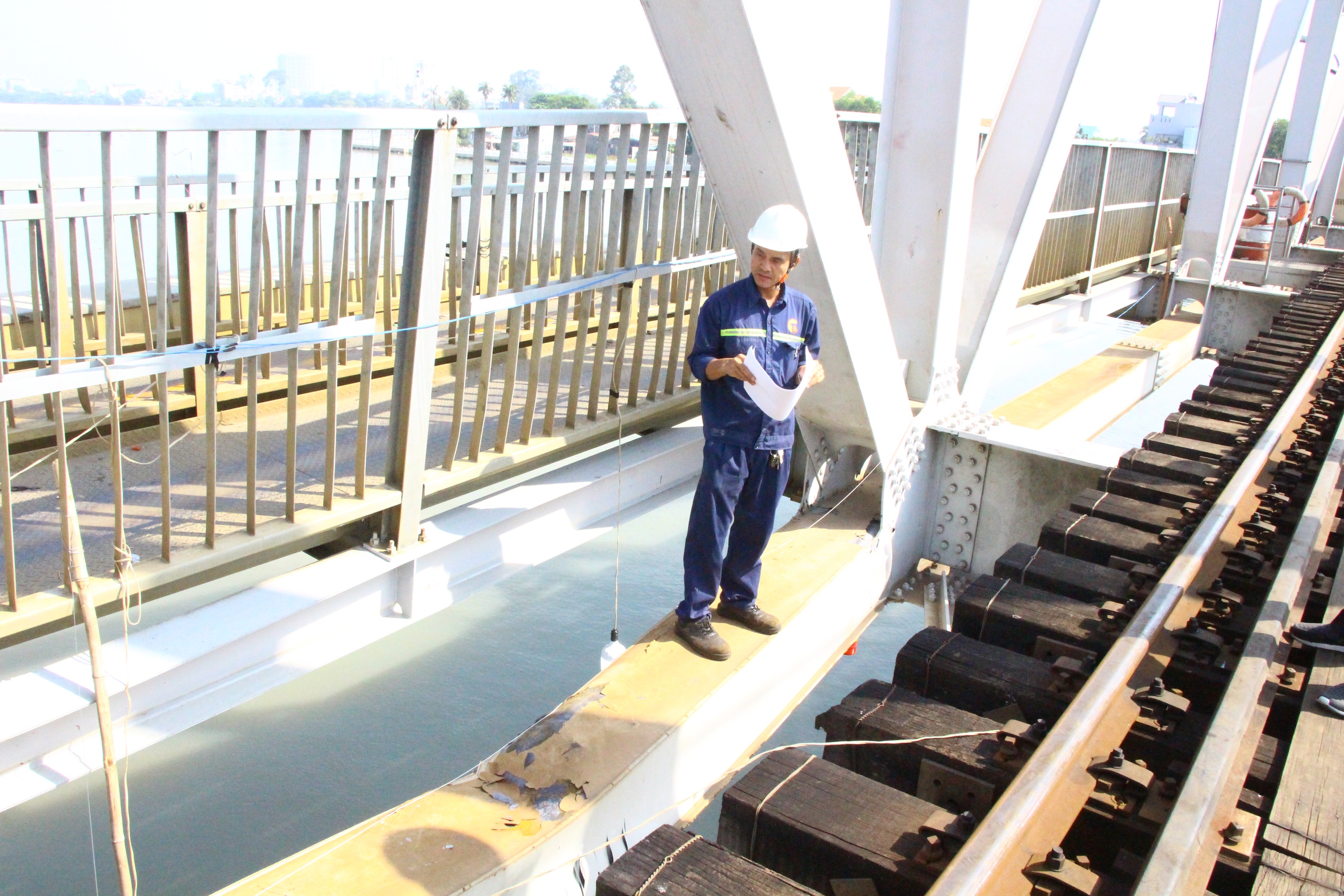 Đang thử tải cầu Ghềnh, dự kiến 9h ng&agrave;y 11/3 th&ocirc;ng t&agrave;u Bắc - Nam trở lại- Ảnh 1.