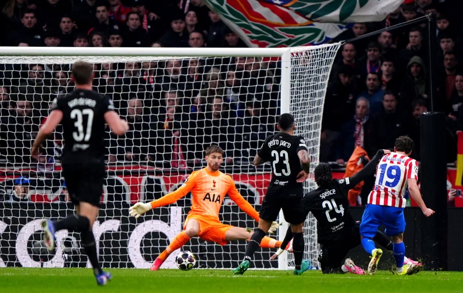 Sai lầm của thủ m&ocirc;n, Tottenham gục ng&atilde; trước Atletico Madrid- Ảnh 2.