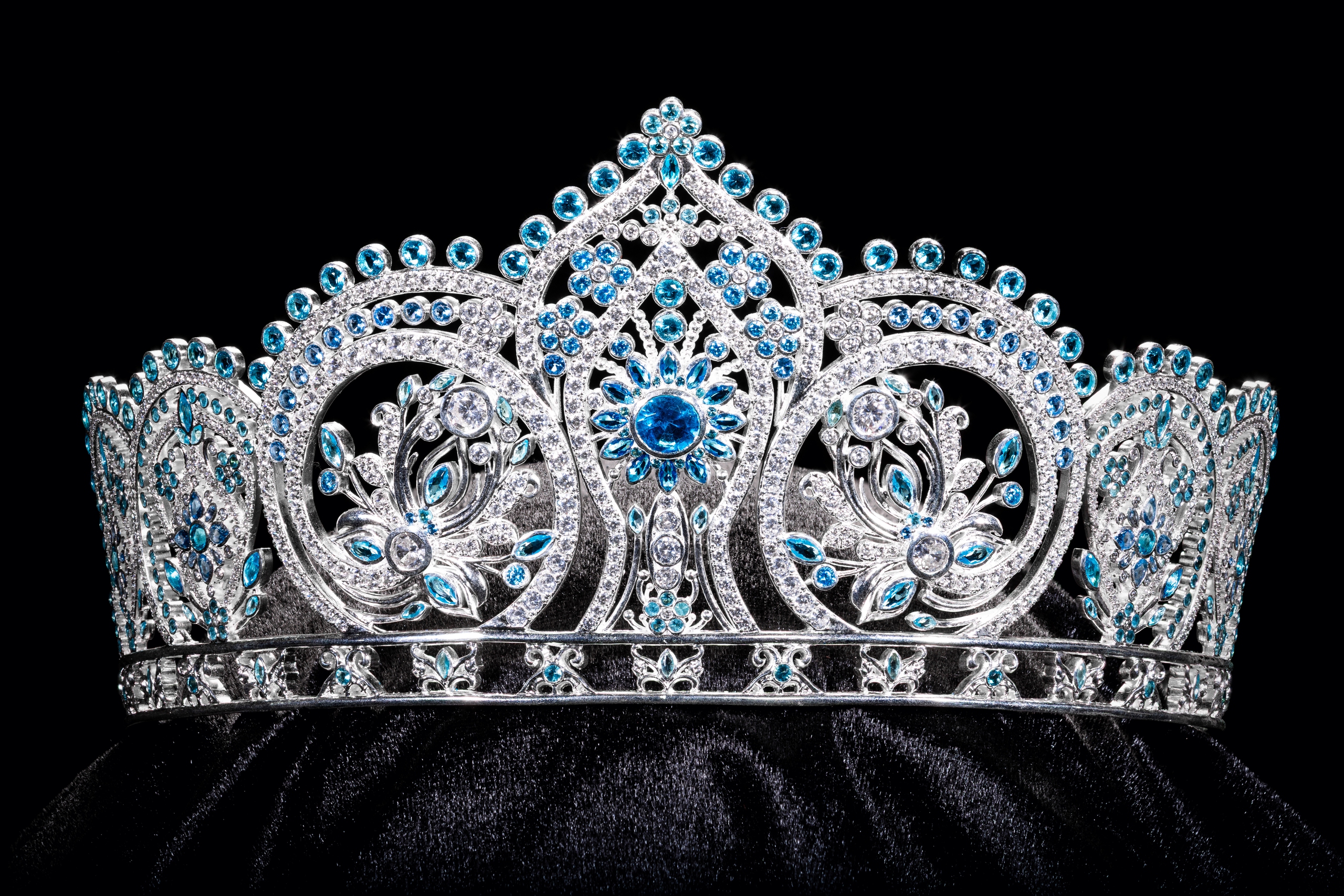 Vương miện &ldquo;Tr&acirc;n hoa tứ qu&yacute;" Miss World Vietnam 2025 đ&iacute;nh kết 3.368 vi&ecirc;n đ&aacute; qu&yacute;- Ảnh 10.