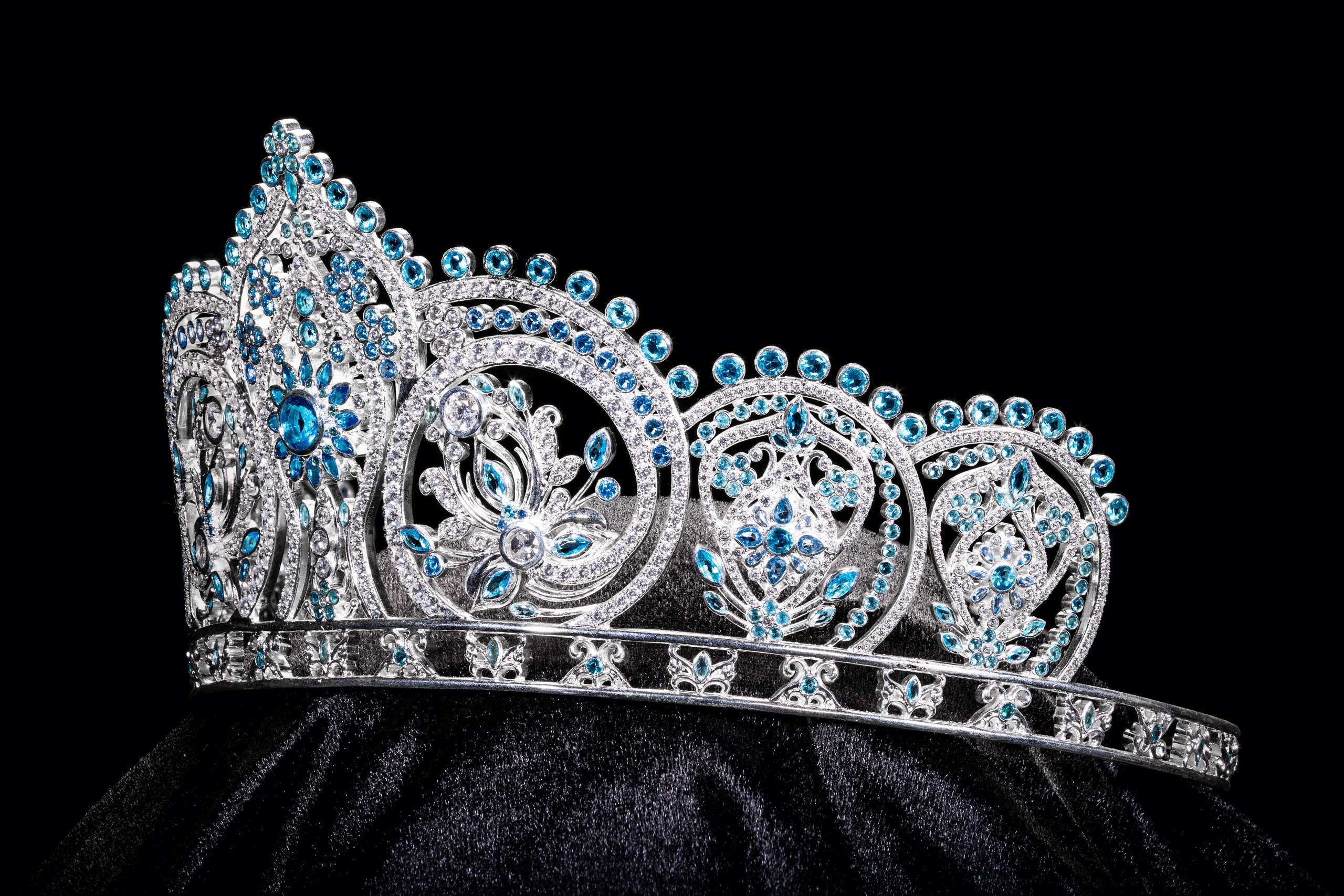 Vương miện &ldquo;Tr&acirc;n hoa tứ qu&yacute;" Miss World Vietnam 2025 đ&iacute;nh kết 3.368 vi&ecirc;n đ&aacute; qu&yacute;- Ảnh 8.