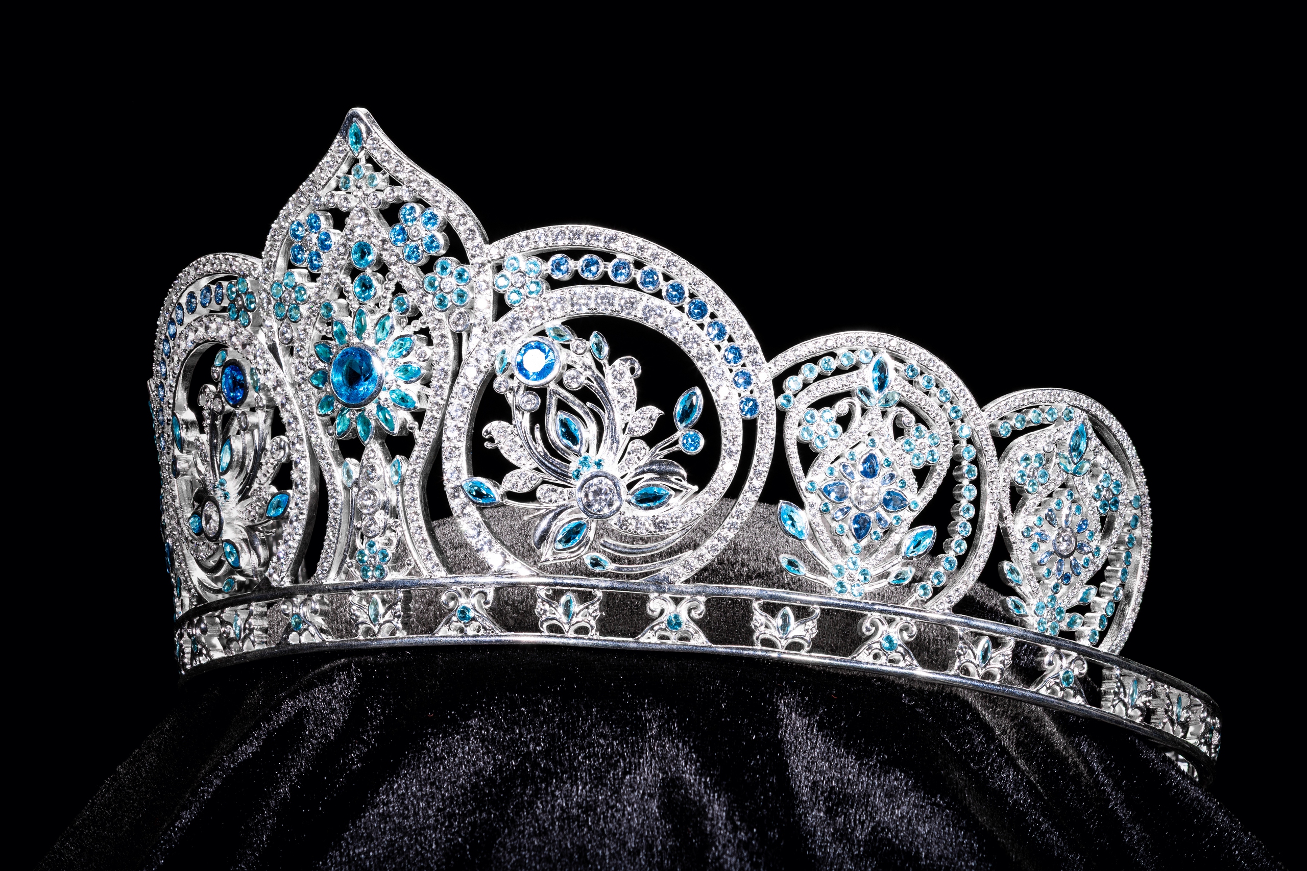 Vương miện &ldquo;Tr&acirc;n hoa tứ qu&yacute;" Miss World Vietnam 2025 đ&iacute;nh kết 3.368 vi&ecirc;n đ&aacute; qu&yacute;- Ảnh 11.