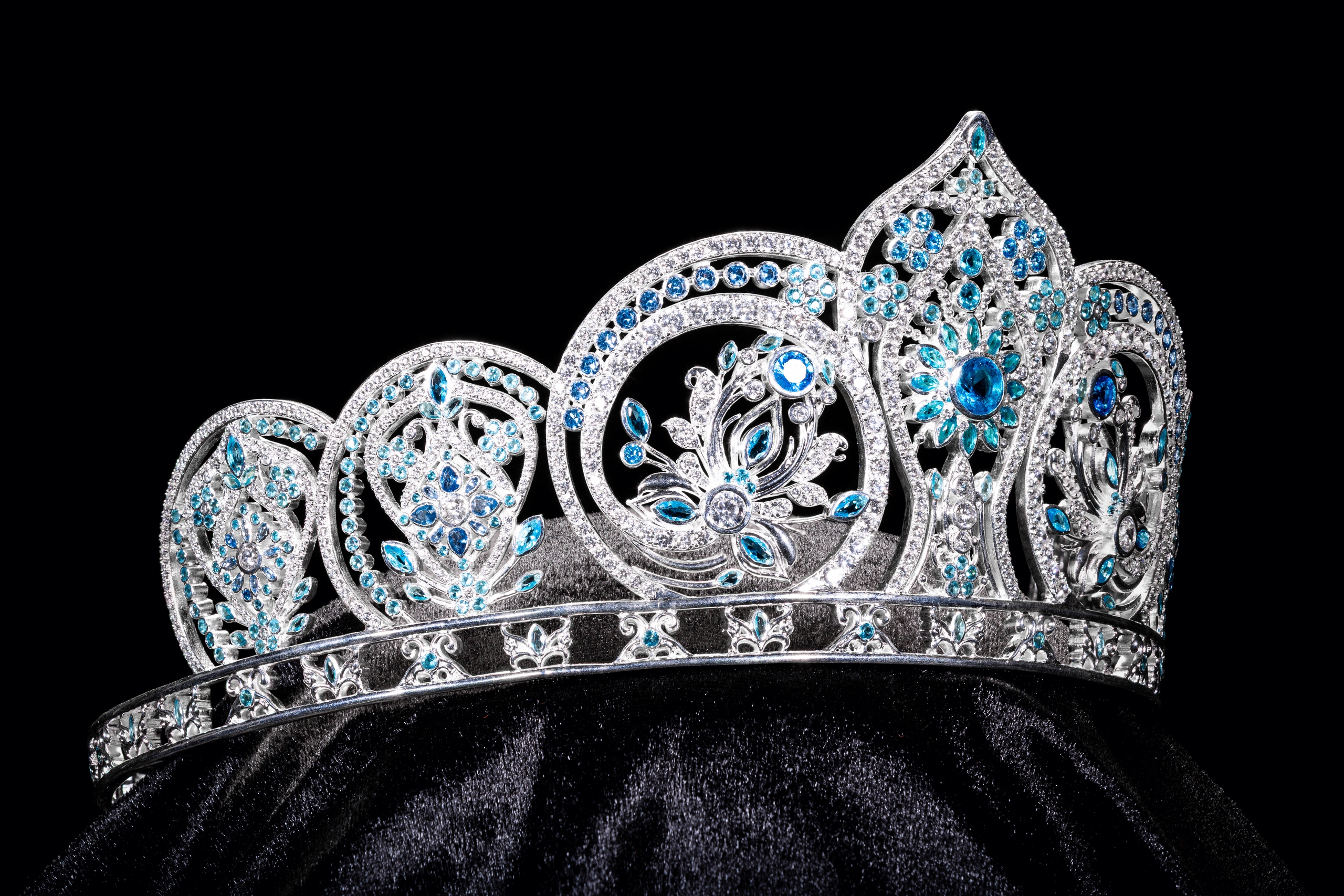 Vương miện &ldquo;Tr&acirc;n hoa tứ qu&yacute;" Miss World Vietnam 2025 đ&iacute;nh kết 3.368 vi&ecirc;n đ&aacute; qu&yacute;- Ảnh 13.