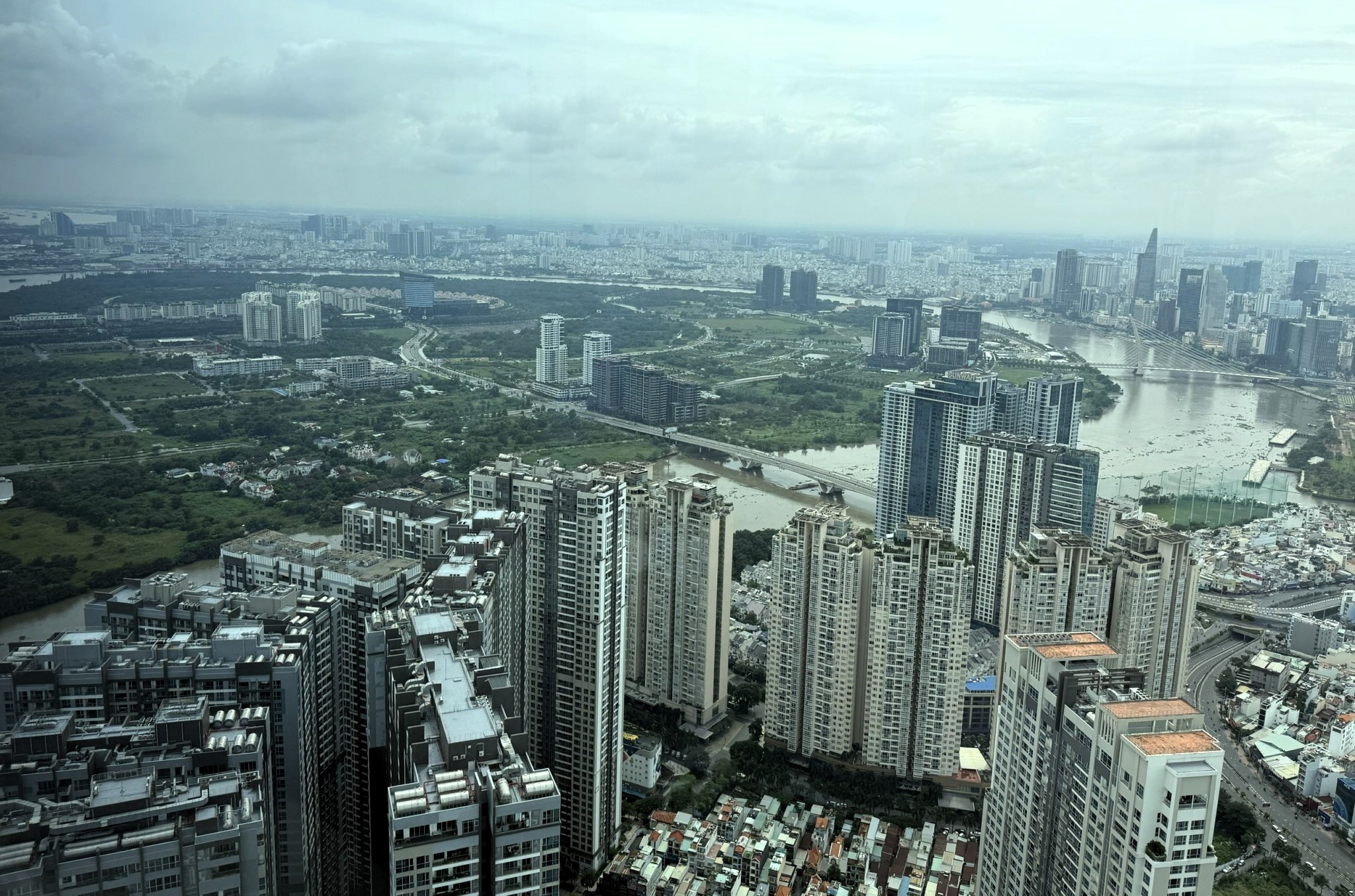 Bất động sản TP.HCM tăng trưởng trở lại nhưng rất thiếu nhà ở vừa túi tiền- Ảnh 1.