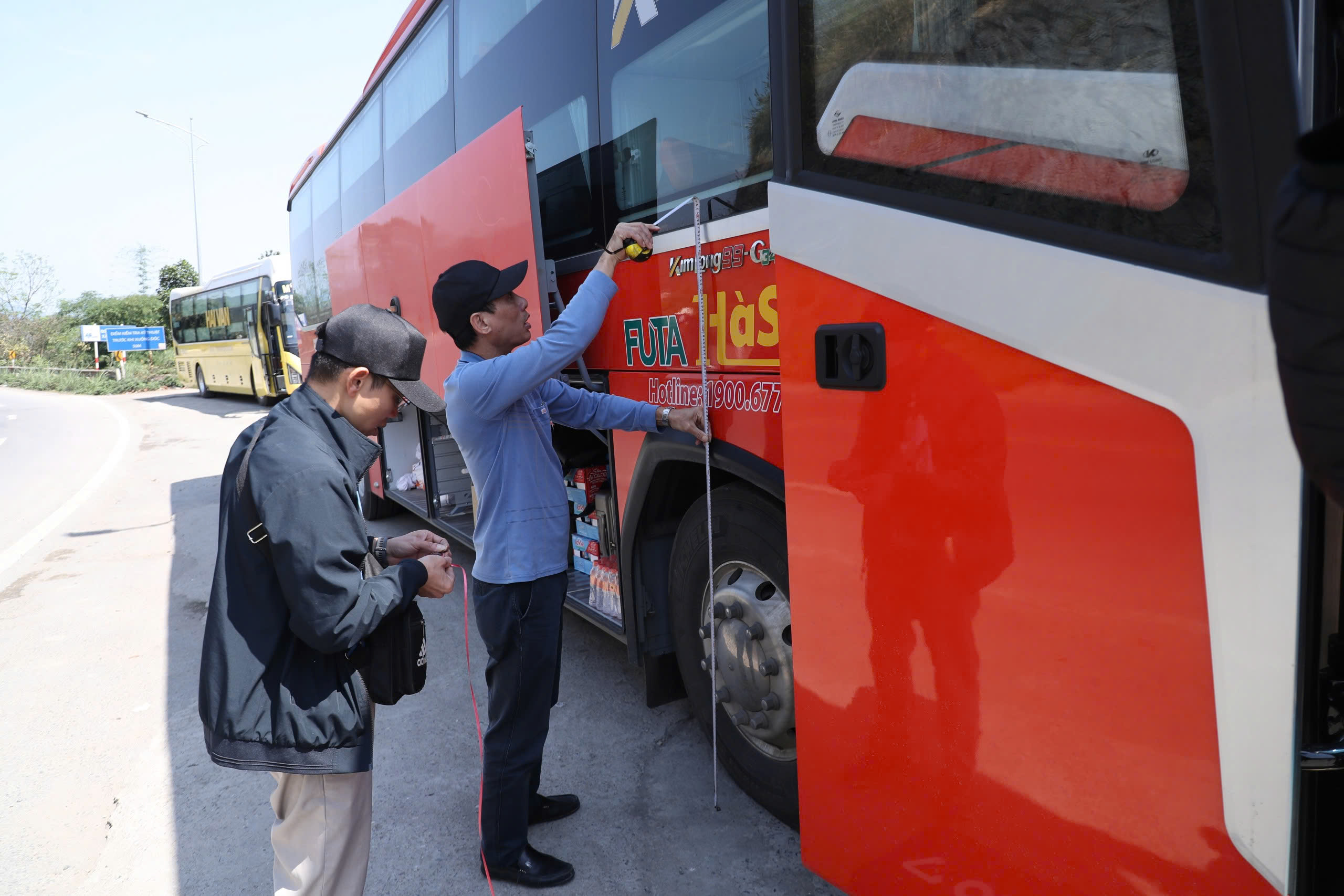 Thiết bị đo hiện đại &ldquo;bắt mạch&rdquo; xe kh&aacute;ch giường nằm hai tầng tr&ecirc;n cung đường đ&egrave;o- Ảnh 4.