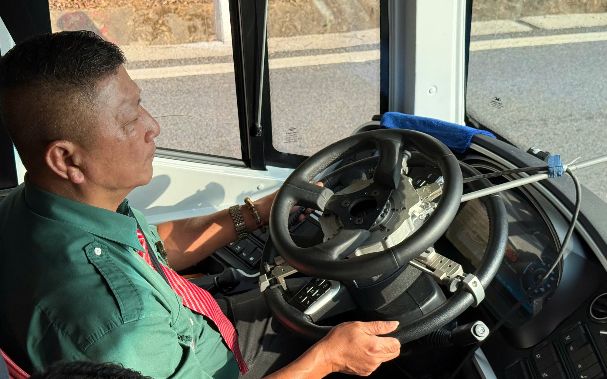 Thiết bị đo hiện đại &ldquo;bắt mạch&rdquo; xe kh&aacute;ch giường nằm hai tầng tr&ecirc;n cung đường đ&egrave;o