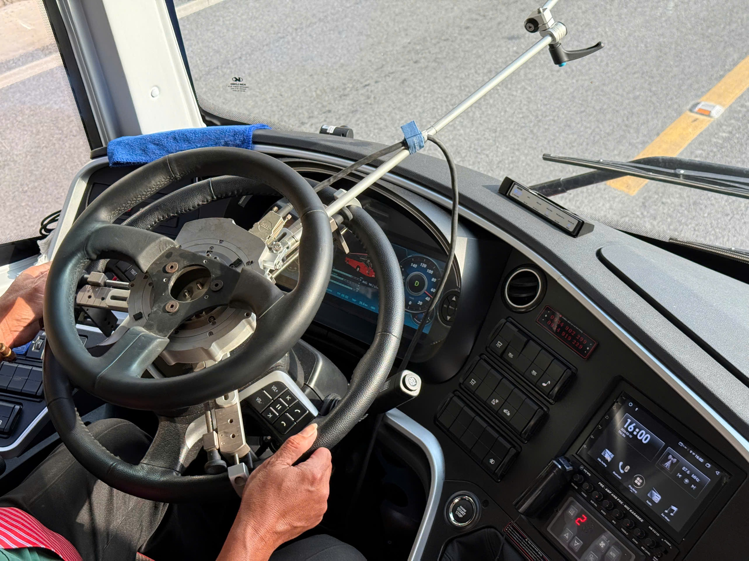 Thiết bị đo hiện đại &ldquo;bắt mạch&rdquo; xe kh&aacute;ch giường nằm hai tầng tr&ecirc;n cung đường đ&egrave;o- Ảnh 7.