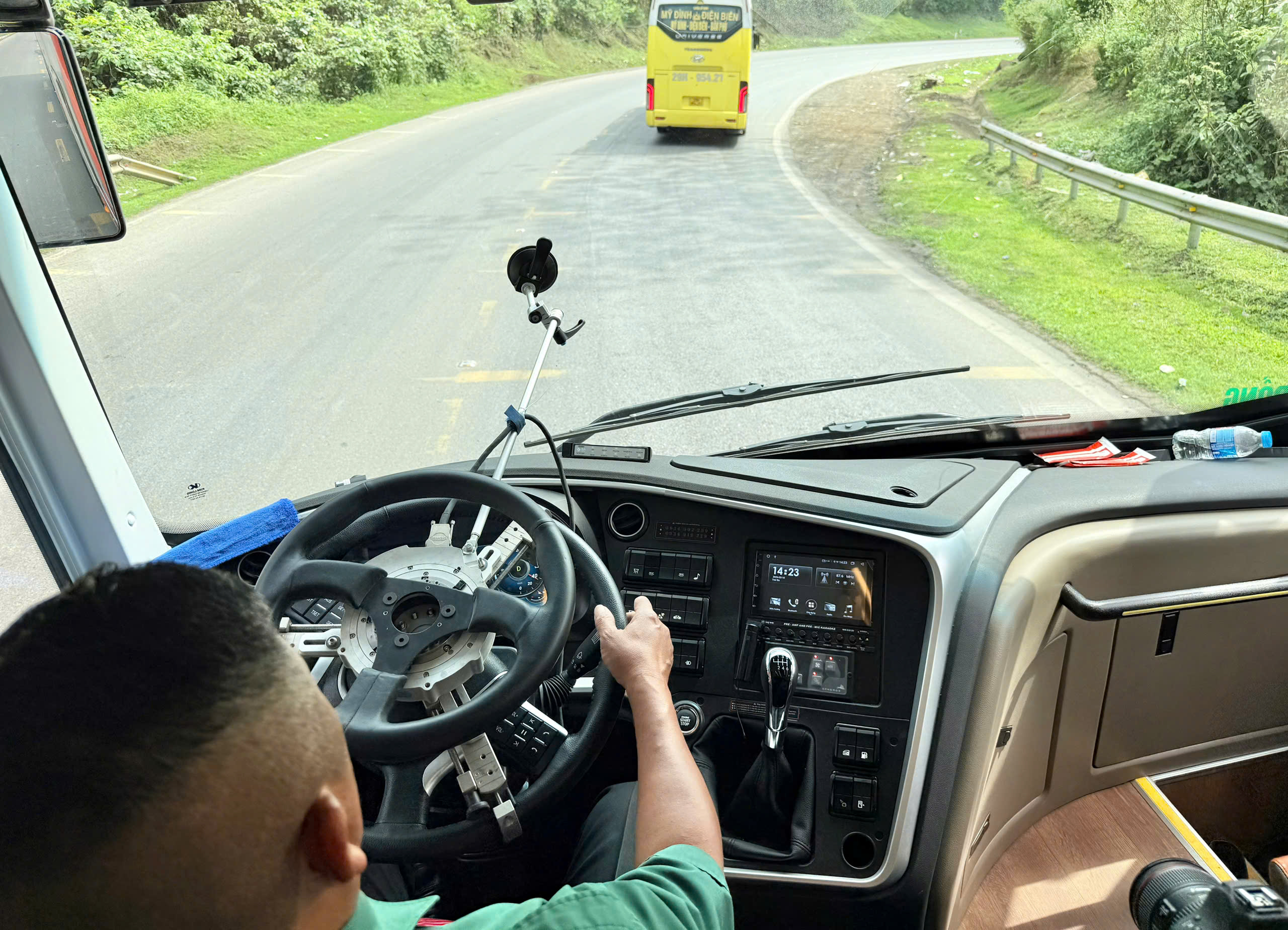 Thiết bị đo hiện đại &ldquo;bắt mạch&rdquo; xe kh&aacute;ch giường nằm hai tầng tr&ecirc;n cung đường đ&egrave;o- Ảnh 10.