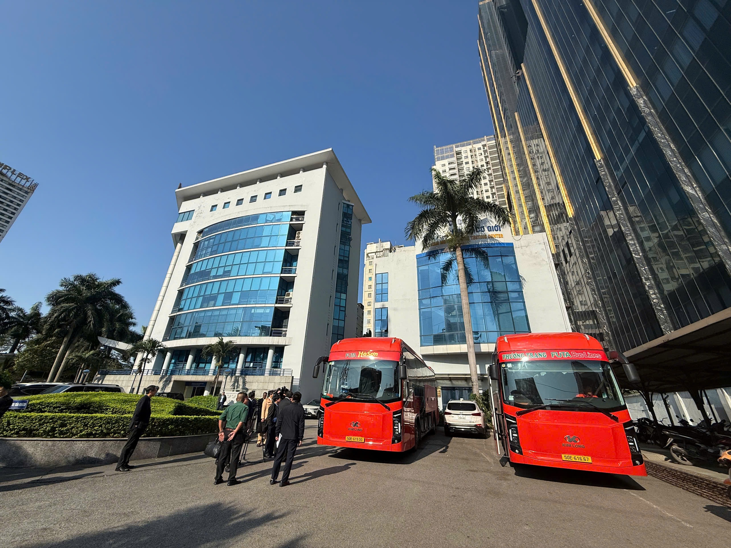 Thiết bị đo hiện đại &ldquo;bắt mạch&rdquo; xe kh&aacute;ch giường nằm hai tầng tr&ecirc;n cung đường đ&egrave;o- Ảnh 1.