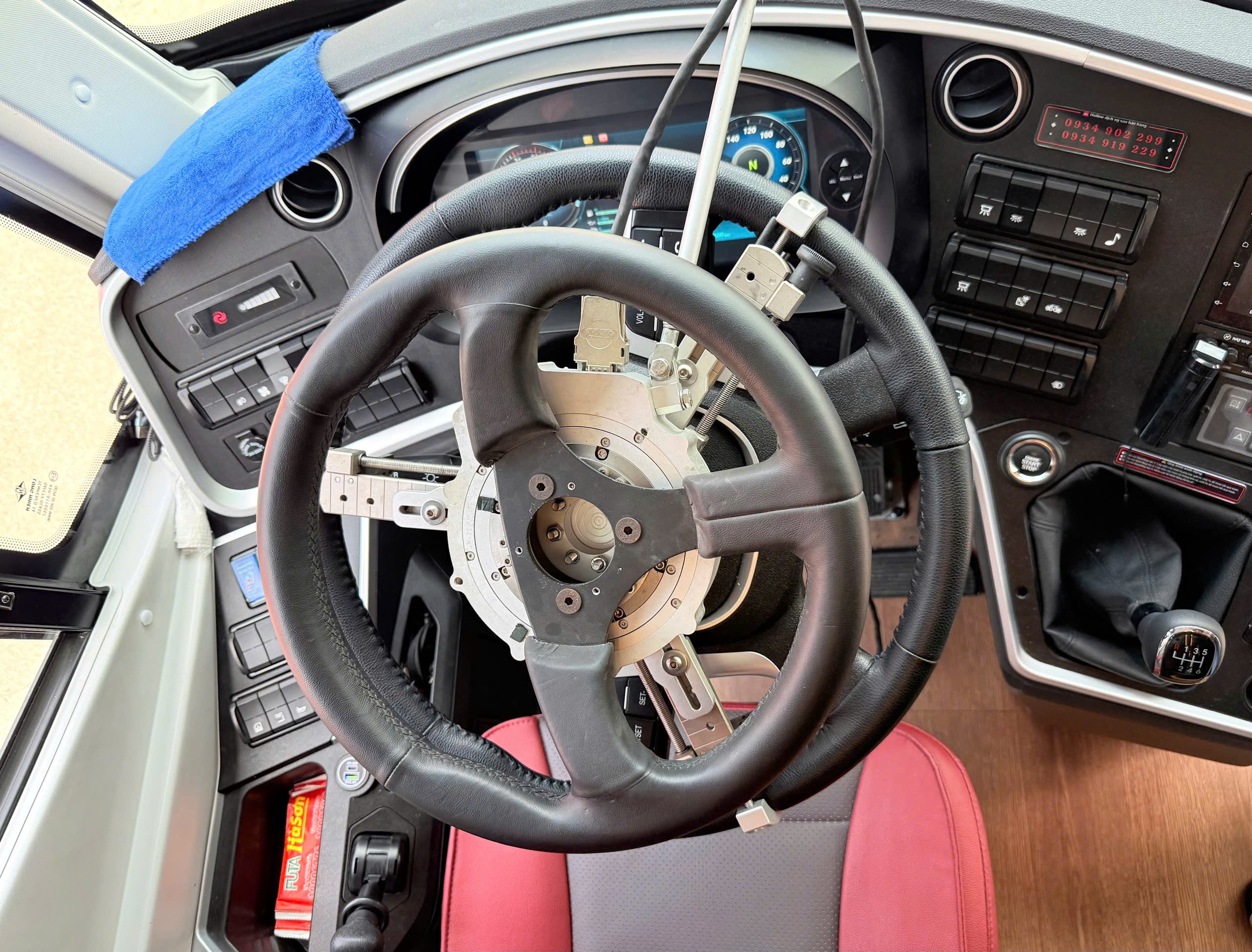 Thiết bị đo hiện đại &ldquo;bắt mạch&rdquo; xe kh&aacute;ch giường nằm hai tầng tr&ecirc;n cung đường đ&egrave;o- Ảnh 3.