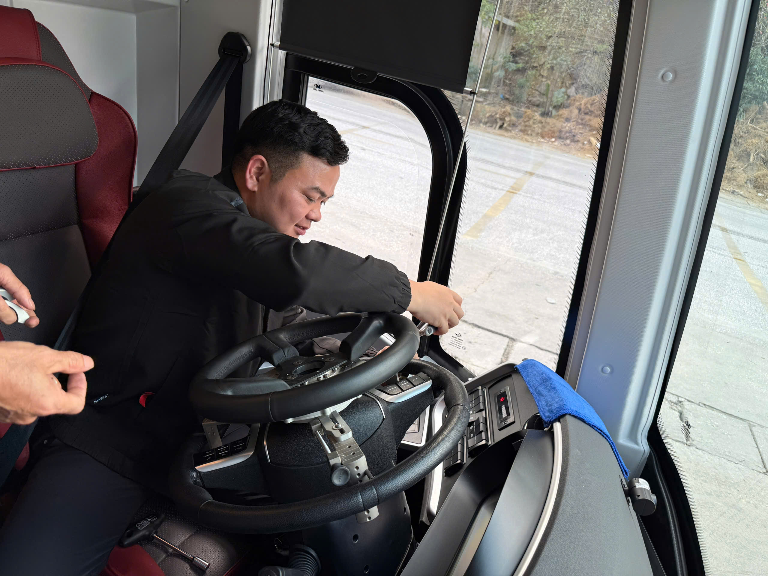 Thiết bị đo hiện đại &ldquo;bắt mạch&rdquo; xe kh&aacute;ch giường nằm hai tầng tr&ecirc;n cung đường đ&egrave;o- Ảnh 15.