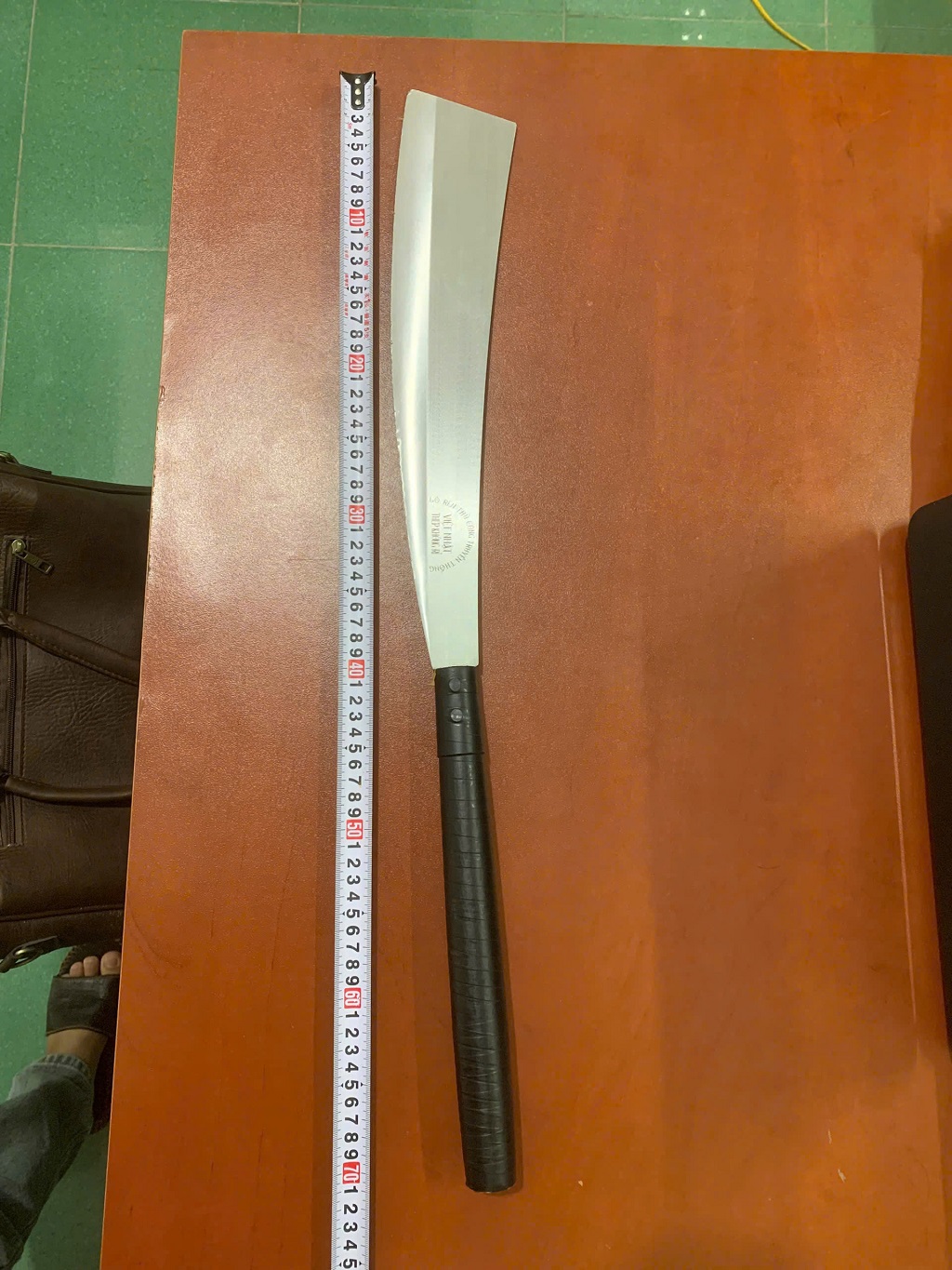 Bắt đối tượng cầm dao x&ocirc;ng v&agrave;o qu&aacute;n c&agrave; ph&ecirc; ch&eacute;m người rồi bỏ trốn- Ảnh 2.