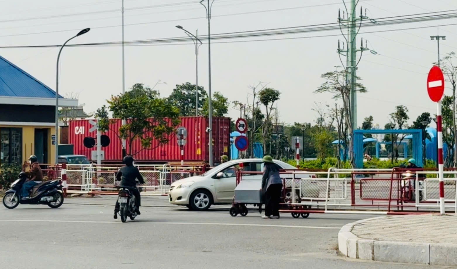 Hải Ph&ograve;ng: Xử phạt 37 trường hợp vi phạm quy định an to&agrave;n đường sắt- Ảnh 1.