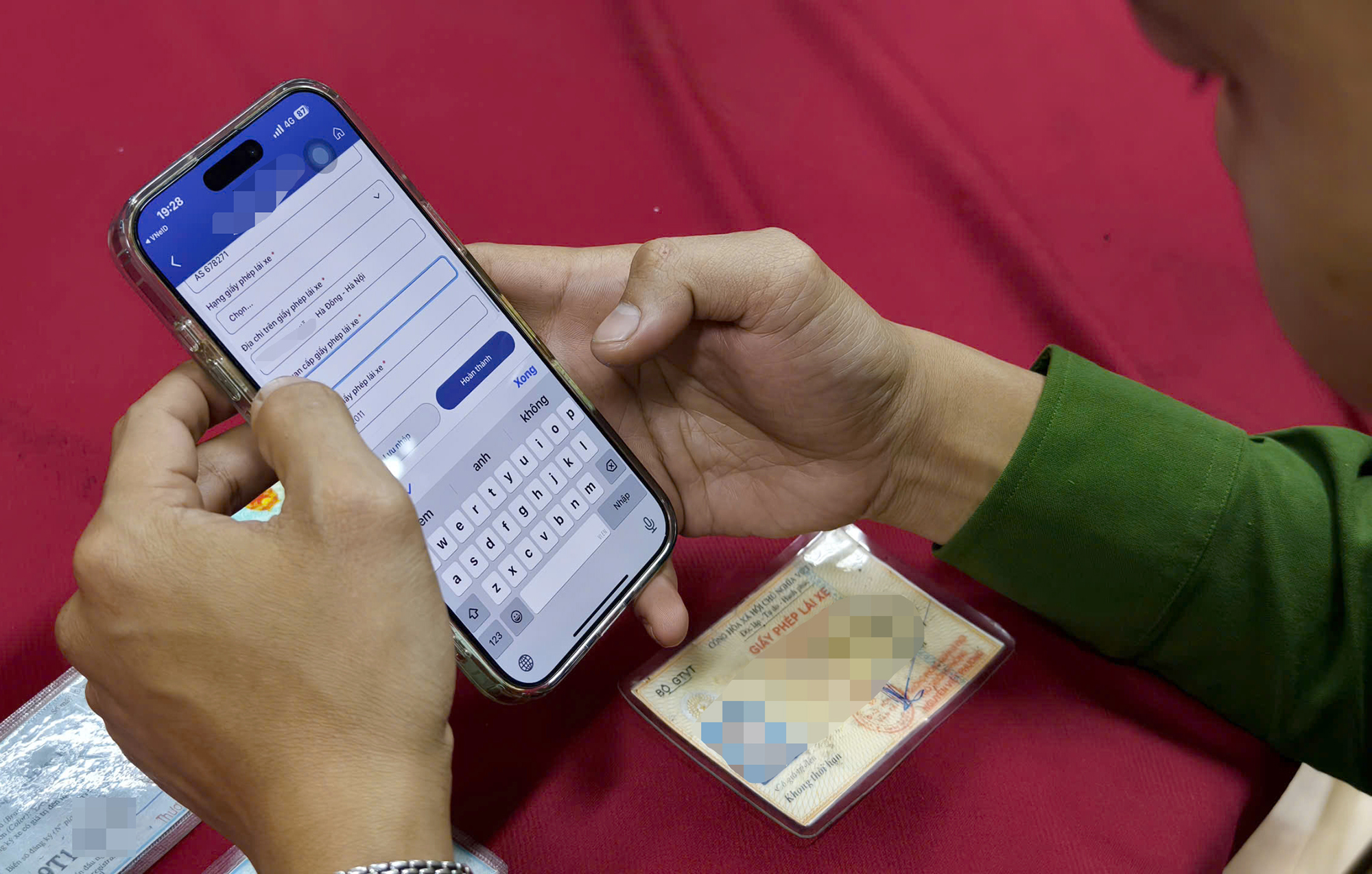 Mất tiền, lộ th&ocirc;ng tin v&igrave; đổi bằng l&aacute;i qua &ldquo;c&ograve;&rdquo;- Ảnh 2.