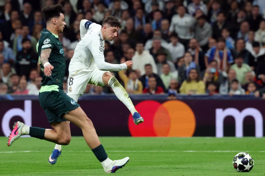Valverde lập hat-trick, Real Madrid đ&egrave; bẹp Man City- Ảnh 2.