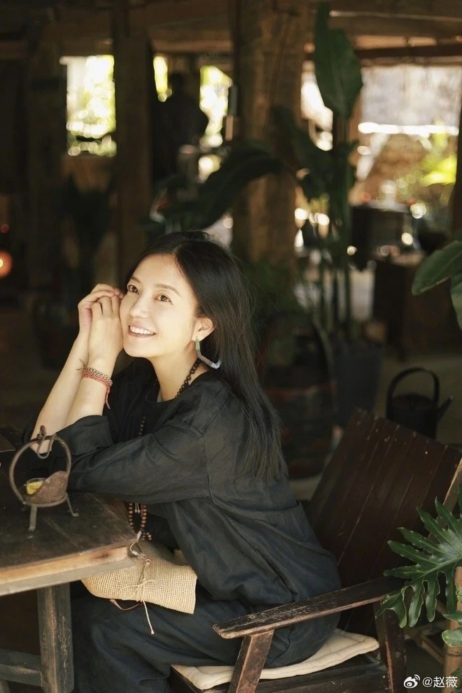 Triệu Vy tiếp tục bị đ&oacute;ng băng h&agrave;ng chục tỷ đồng- Ảnh 2.