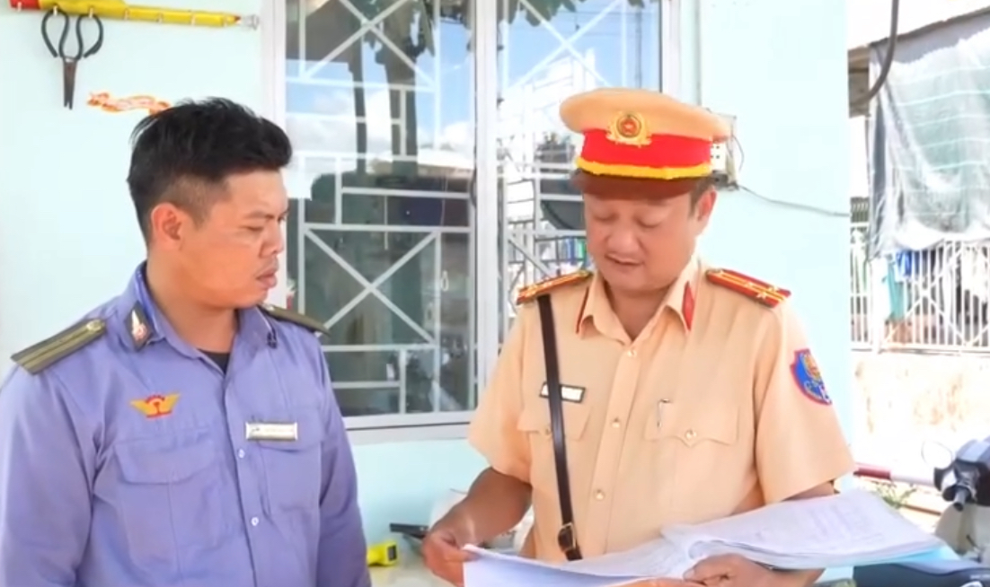 Kiểm tra xử phạt vi phạm giao th&ocirc;ng tại c&aacute;c điểm "n&oacute;ng" giao cắt đường sắt ở Đồng Nai- Ảnh 5.