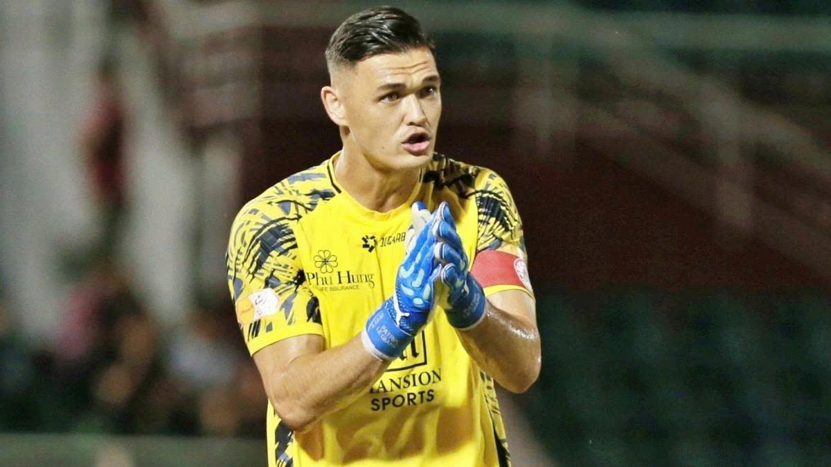 HLV Kim Sang-sik gọi 5 thủ m&ocirc;n chuẩn bị cho trận gặp Malaysia- Ảnh 1.