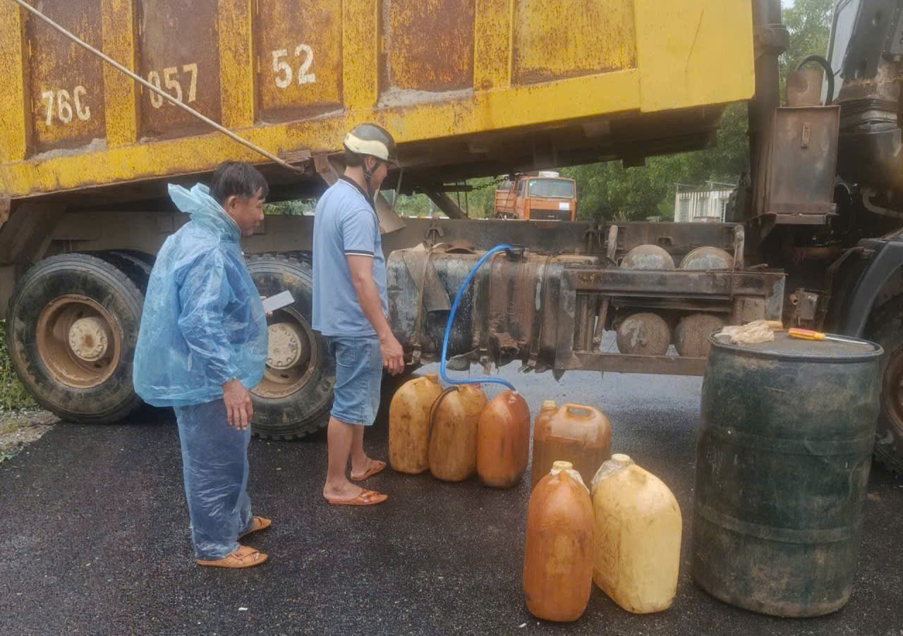 Gi&aacute; xăng dầu tăng, doanh nghiệp vận tải v&agrave; x&acirc;y dựng miền Trung chật vật xoay xở- Ảnh 2.