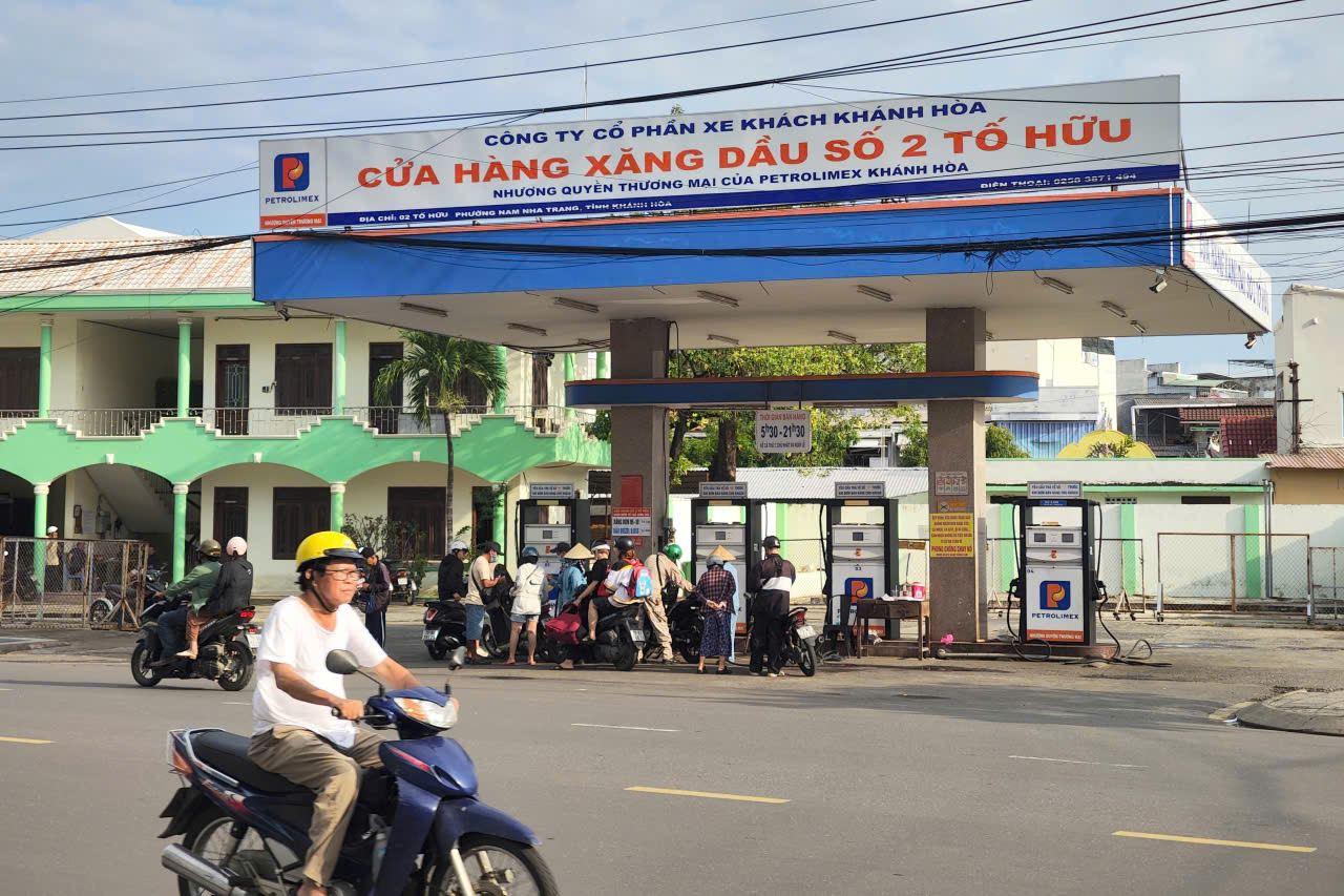 Gi&aacute; xăng dầu tăng, doanh nghiệp vận tải v&agrave; x&acirc;y dựng miền Trung chật vật xoay xở- Ảnh 5.