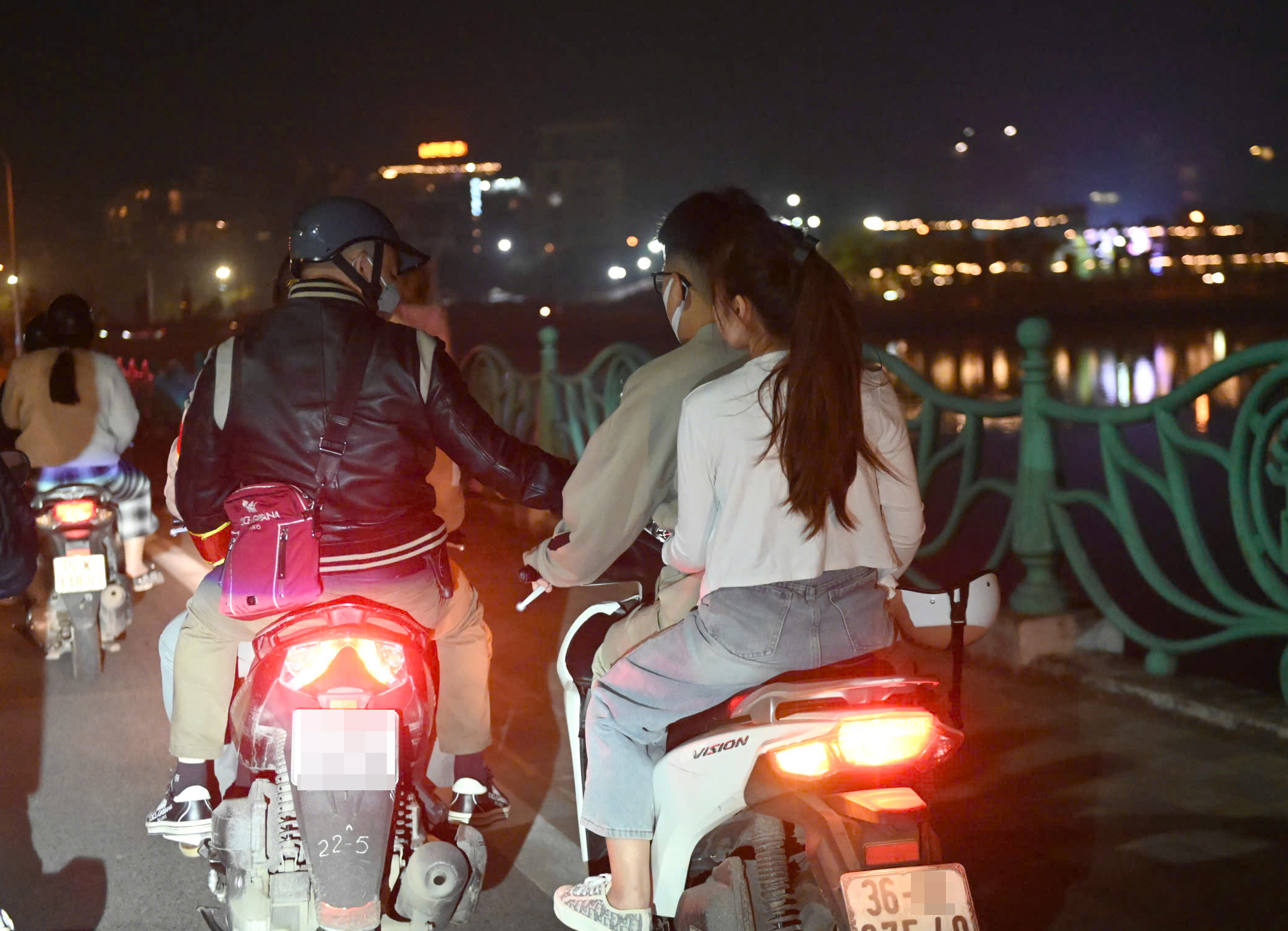 Đ&ecirc;m tuần tra ngăn chặn "qu&aacute;i xế" của cảnh s&aacute;t 141 H&agrave; Nội- Ảnh 12.