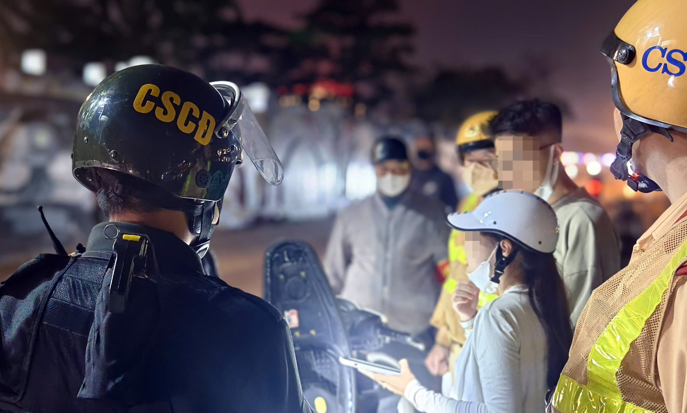 Đ&ecirc;m tuần tra ngăn chặn "qu&aacute;i xế" của cảnh s&aacute;t 141 H&agrave; Nội- Ảnh 6.