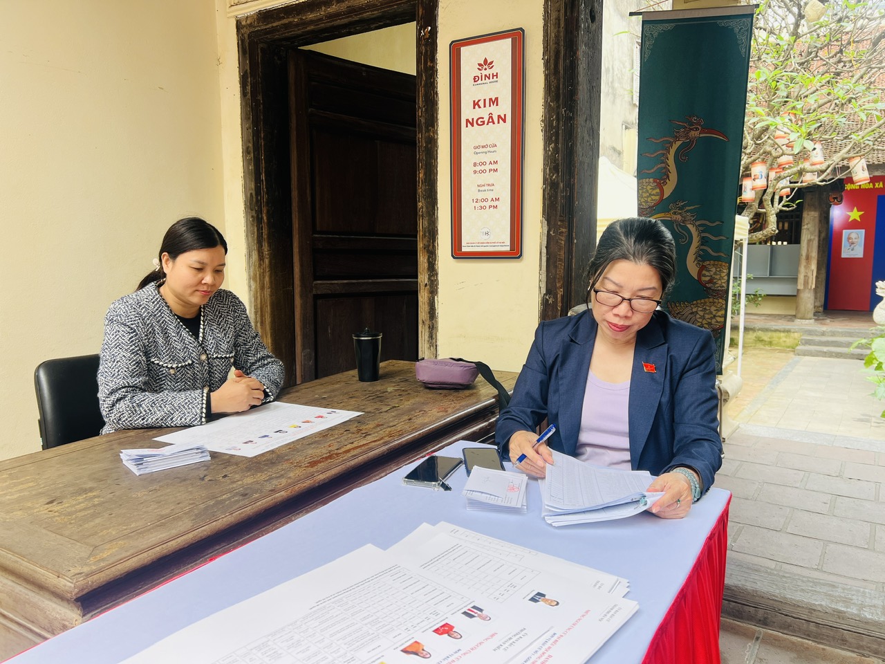 Những điểm bỏ phiếu đặc biệt giữa l&ograve;ng Thủ đ&ocirc;- Ảnh 8.