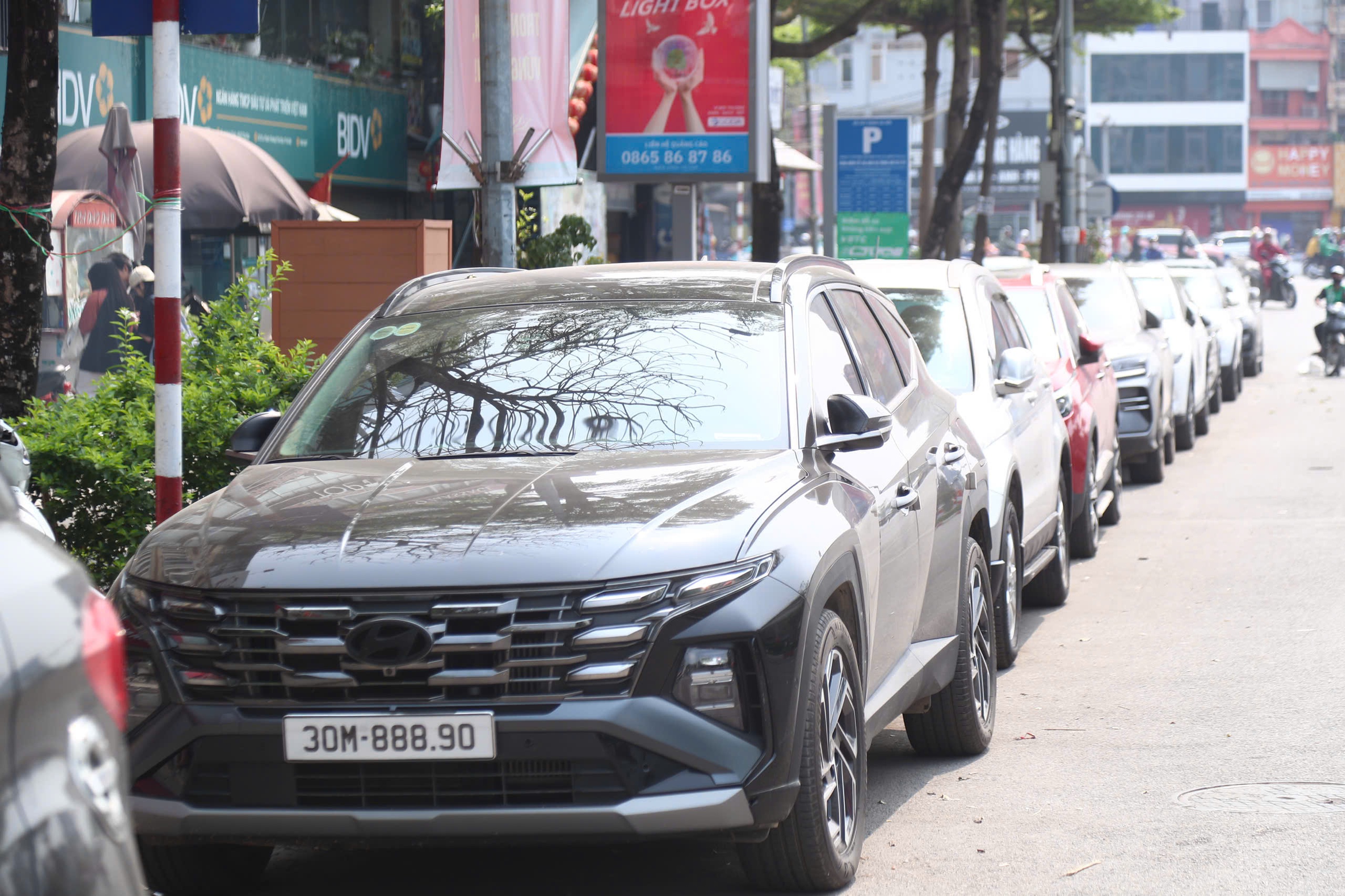 Nhiều điểm tr&ocirc;ng giữ xe ở H&agrave; Nội vạch sơn mờ, thậm ch&iacute; &ldquo;mất dấu&rdquo;- Ảnh 7.