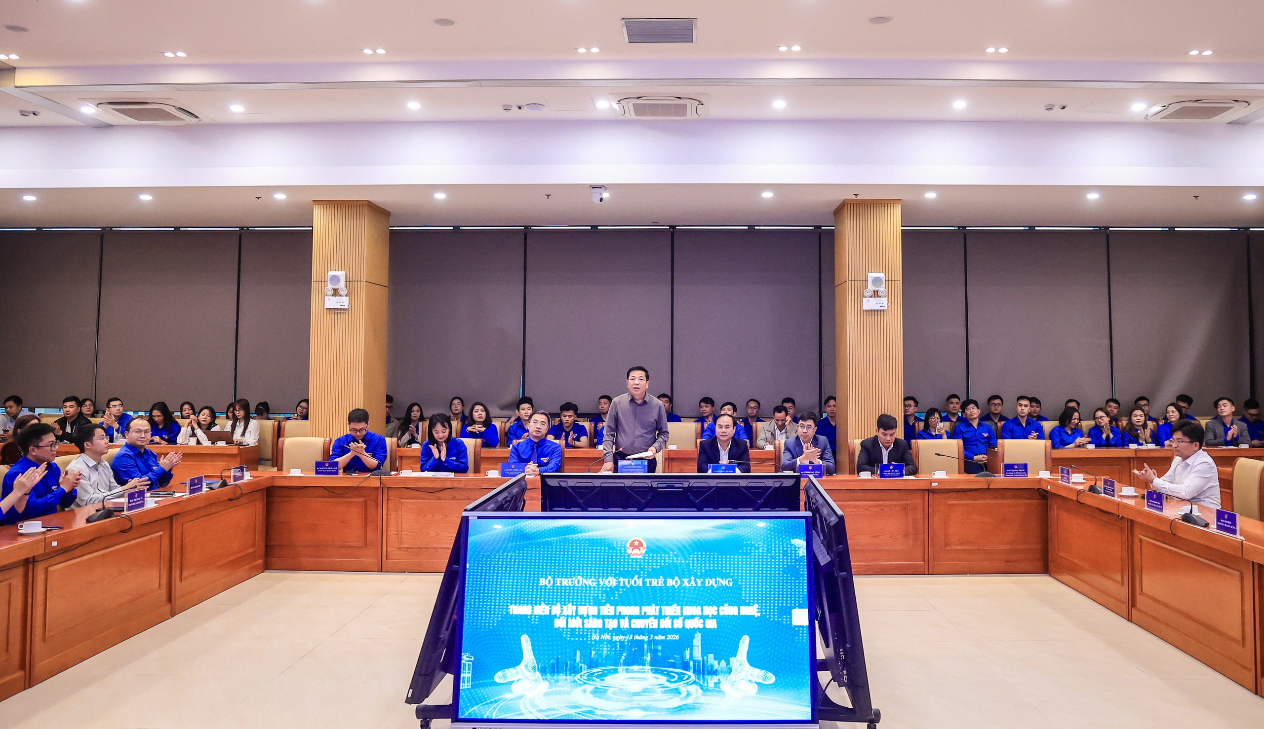 Bộ trưởng Trần Hồng Minh: Tuổi trẻ X&acirc;y dựng giữ vững "t&acirc;m trong, tr&iacute; s&aacute;ng, ho&agrave;i b&atilde;o lớn"- Ảnh 8.