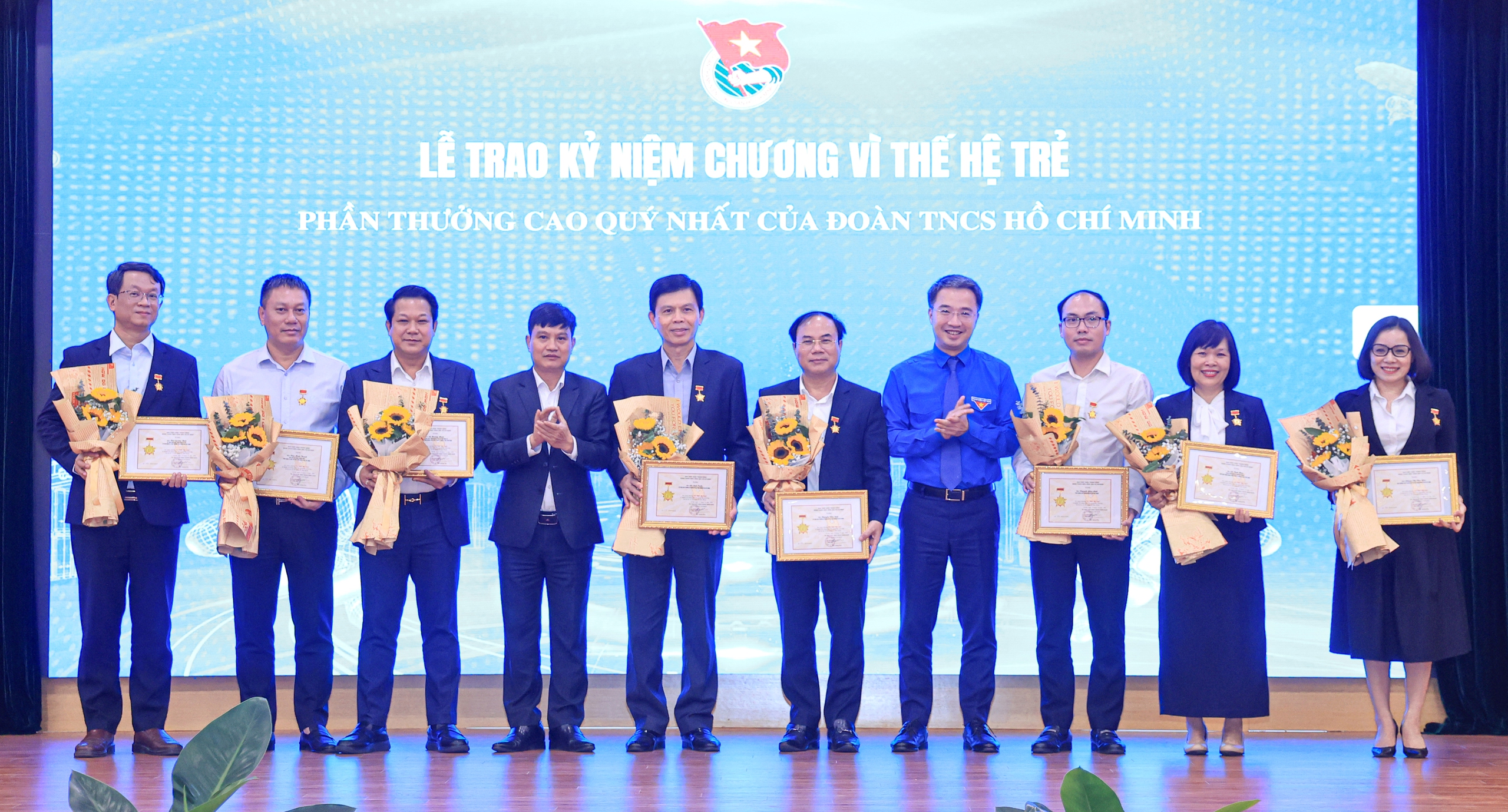 Bộ trưởng Trần Hồng Minh: Tuổi trẻ X&acirc;y dựng giữ vững "t&acirc;m trong, tr&iacute; s&aacute;ng, ho&agrave;i b&atilde;o lớn"- Ảnh 12.