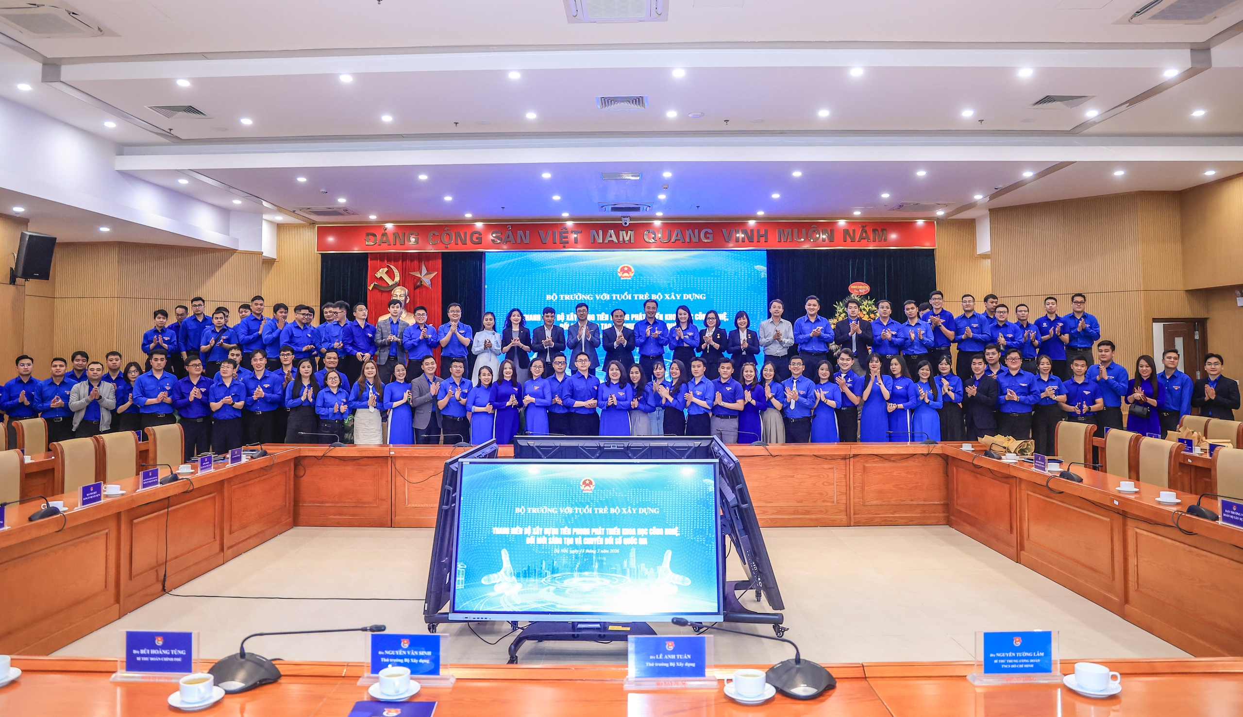 Bộ trưởng Trần Hồng Minh: Tuổi trẻ X&acirc;y dựng giữ vững "t&acirc;m trong, tr&iacute; s&aacute;ng, ho&agrave;i b&atilde;o lớn"- Ảnh 10.