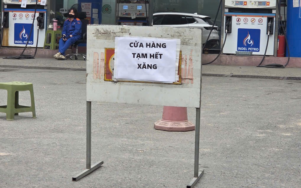 Bộ Công thương báo cáo Thủ tướng xem xét sửa đổi phương án điều hành giá xăng dầu- Ảnh 2. Yêu cầu doanh nghiệp đầu mối xăng dầu bảo đảm nguồn cung, không găm hàng chờ tăng giá