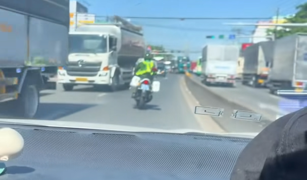 Công an dẫn đường giúp sản phụ bị vỡ ối kịp đến bệnh viện- Ảnh 1. Công an dẫn đường giúp sản phụ bị vỡ ối kịp đến bệnh viện- Ảnh 1.