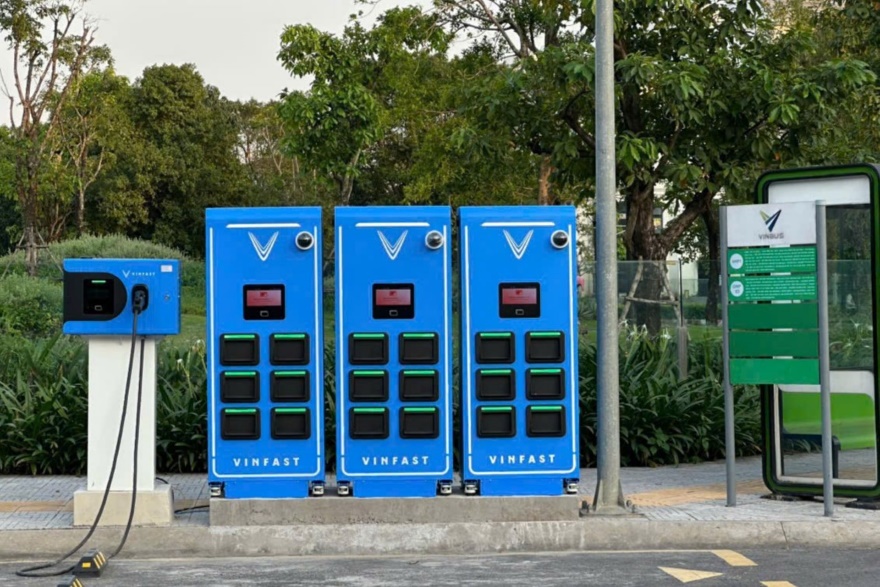 Xe máy điện VinFast Viper hút khách hàng trẻ- Ảnh 2.