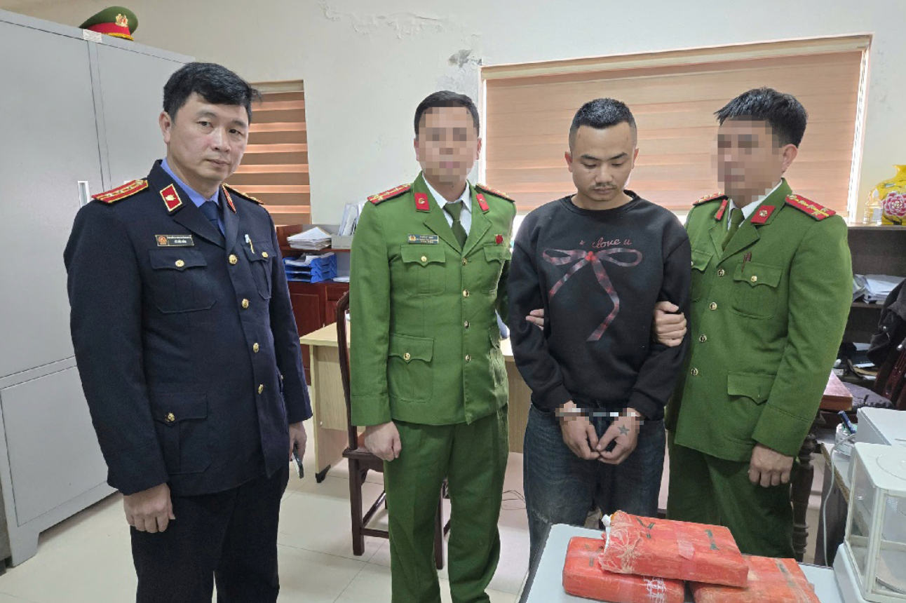 Nghệ An: Bắt giữ 3 đối tượng, thu 18.000 vi&ecirc;n ma t&uacute;y tổng hợp- Ảnh 1.