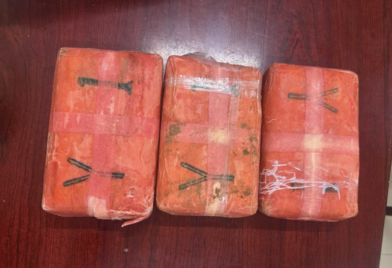 Nghệ An: Bắt giữ 3 đối tượng, thu 18.000 vi&ecirc;n ma t&uacute;y tổng hợp- Ảnh 3.