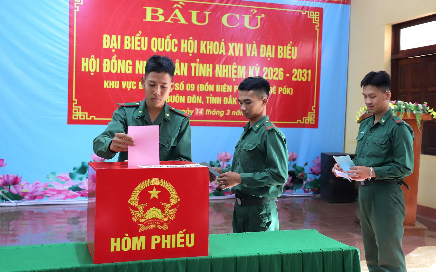 Bầu cử sớm tại tuyến đầu bi&ecirc;n giới ở L&acirc;m Đồng v&agrave; Đắk Lắk