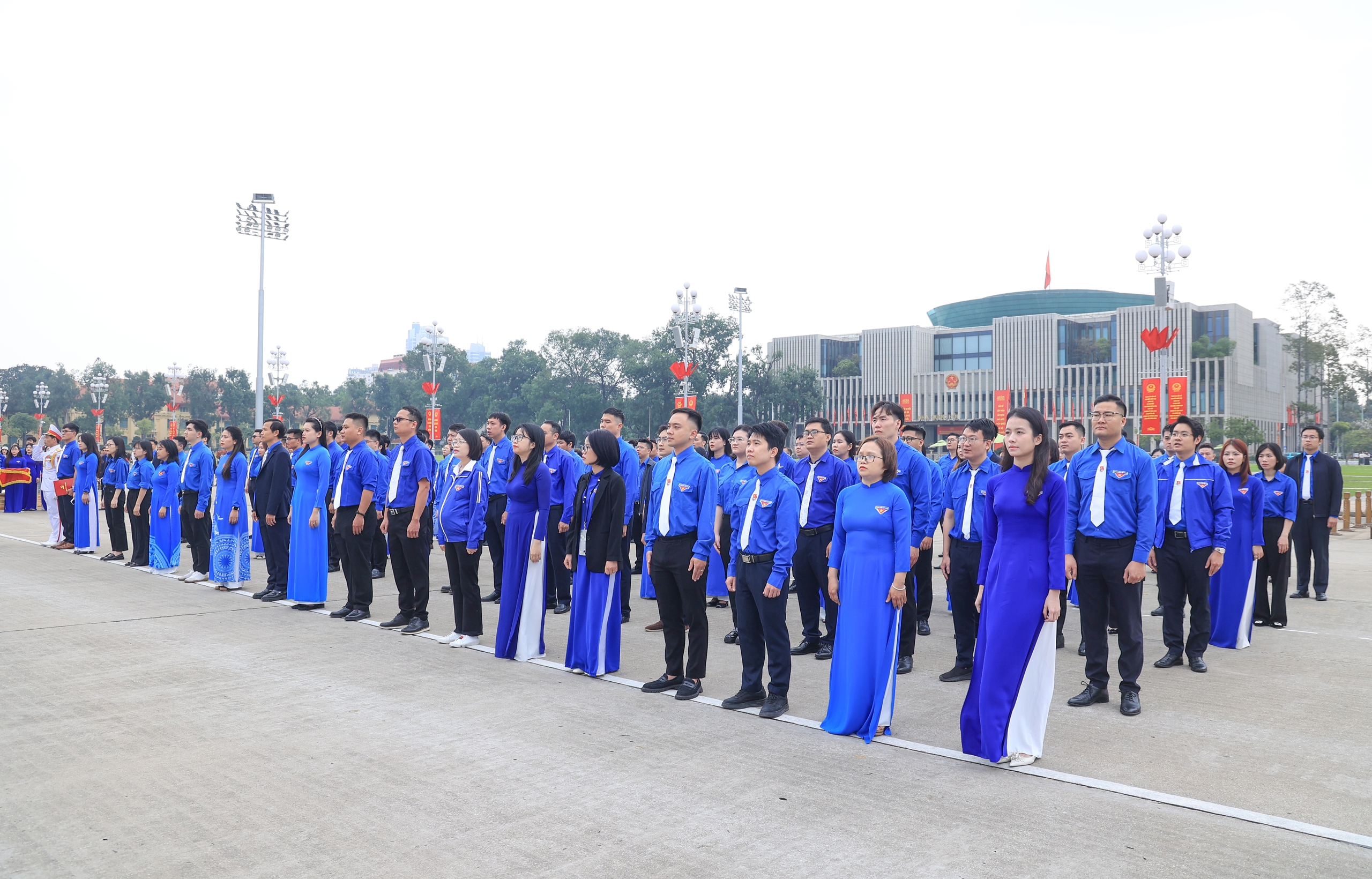 Đảng uỷ Bộ Xây dựng tổ chức kết nạp đảng viên mới tại Lăng Chủ tịch Hồ Chí Minh- Ảnh 2. Đảng uỷ Bộ Xây dựng tổ chức kết nạp đảng viên mới tại Lăng Chủ tịch Hồ Chí Minh- Ảnh 2.