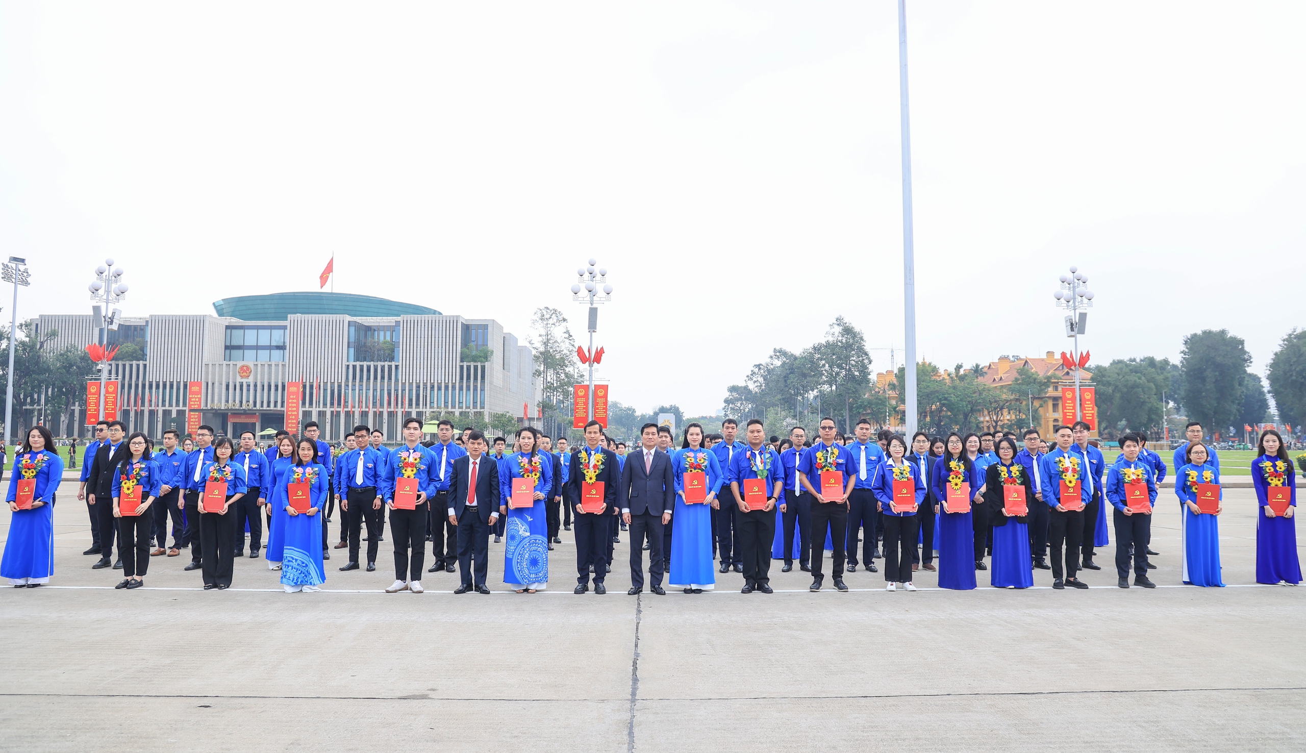 Đảng uỷ Bộ Xây dựng tổ chức kết nạp đảng viên mới tại Lăng Chủ tịch Hồ Chí Minh- Ảnh 6. Đảng uỷ Bộ Xây dựng tổ chức kết nạp đảng viên mới tại Lăng Chủ tịch Hồ Chí Minh- Ảnh 6.