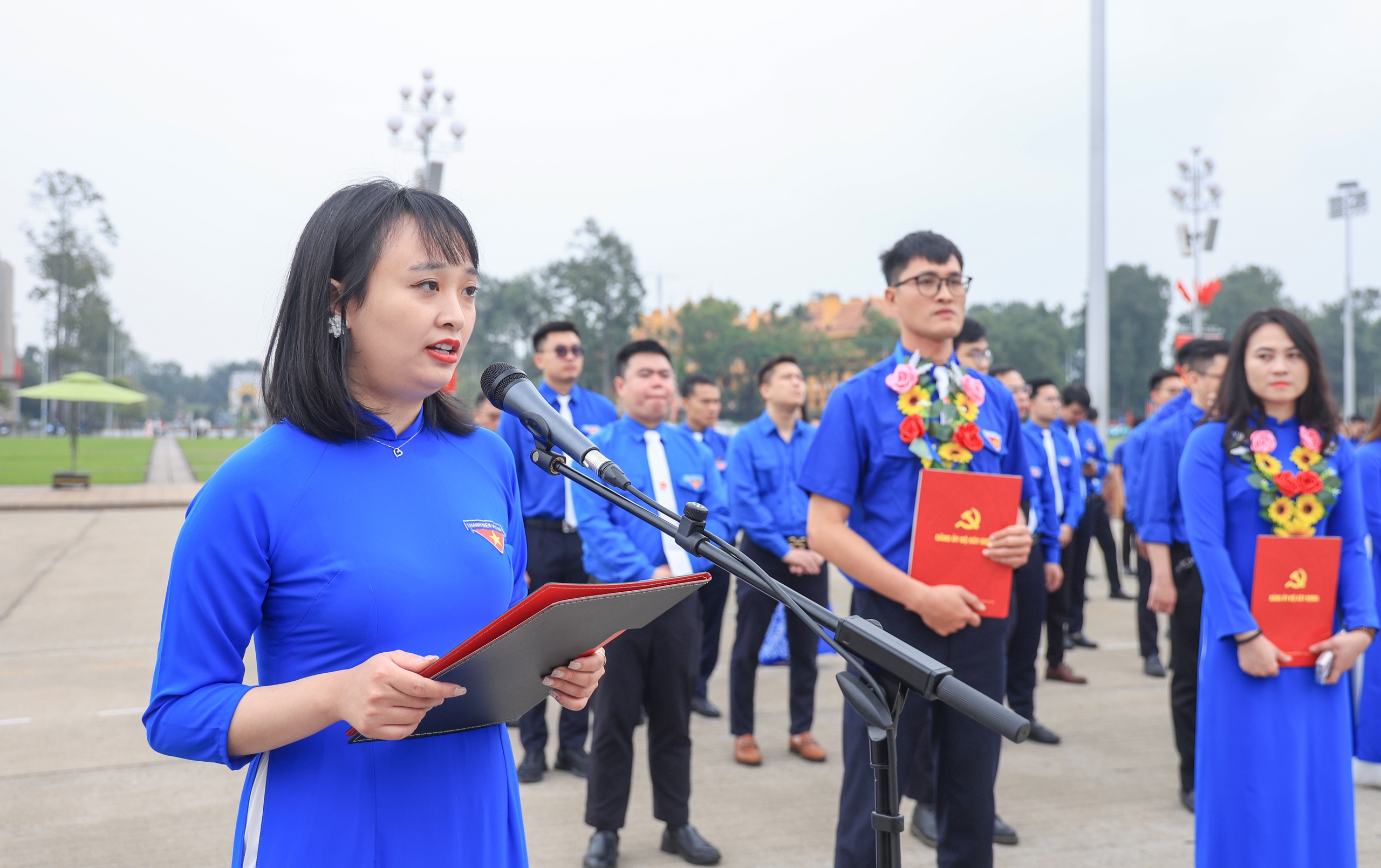 Đảng uỷ Bộ Xây dựng tổ chức kết nạp đảng viên mới tại Lăng Chủ tịch Hồ Chí Minh- Ảnh 17. Đảng uỷ Bộ Xây dựng tổ chức kết nạp đảng viên mới tại Lăng Chủ tịch Hồ Chí Minh- Ảnh 17.