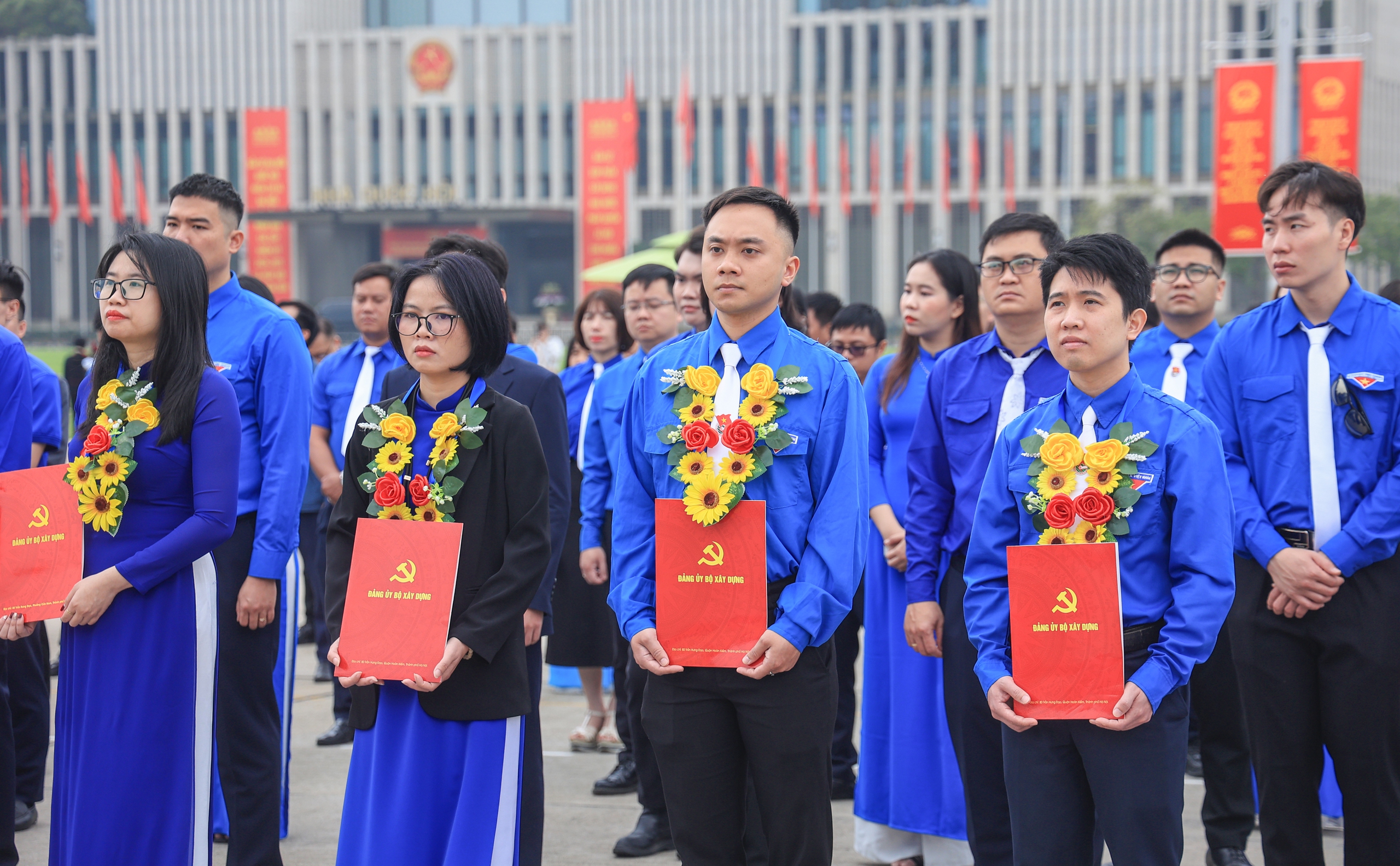 Đảng uỷ Bộ Xây dựng tổ chức kết nạp đảng viên mới tại Lăng Chủ tịch Hồ Chí Minh- Ảnh 18. Đảng uỷ Bộ Xây dựng tổ chức kết nạp đảng viên mới tại Lăng Chủ tịch Hồ Chí Minh- Ảnh 18.