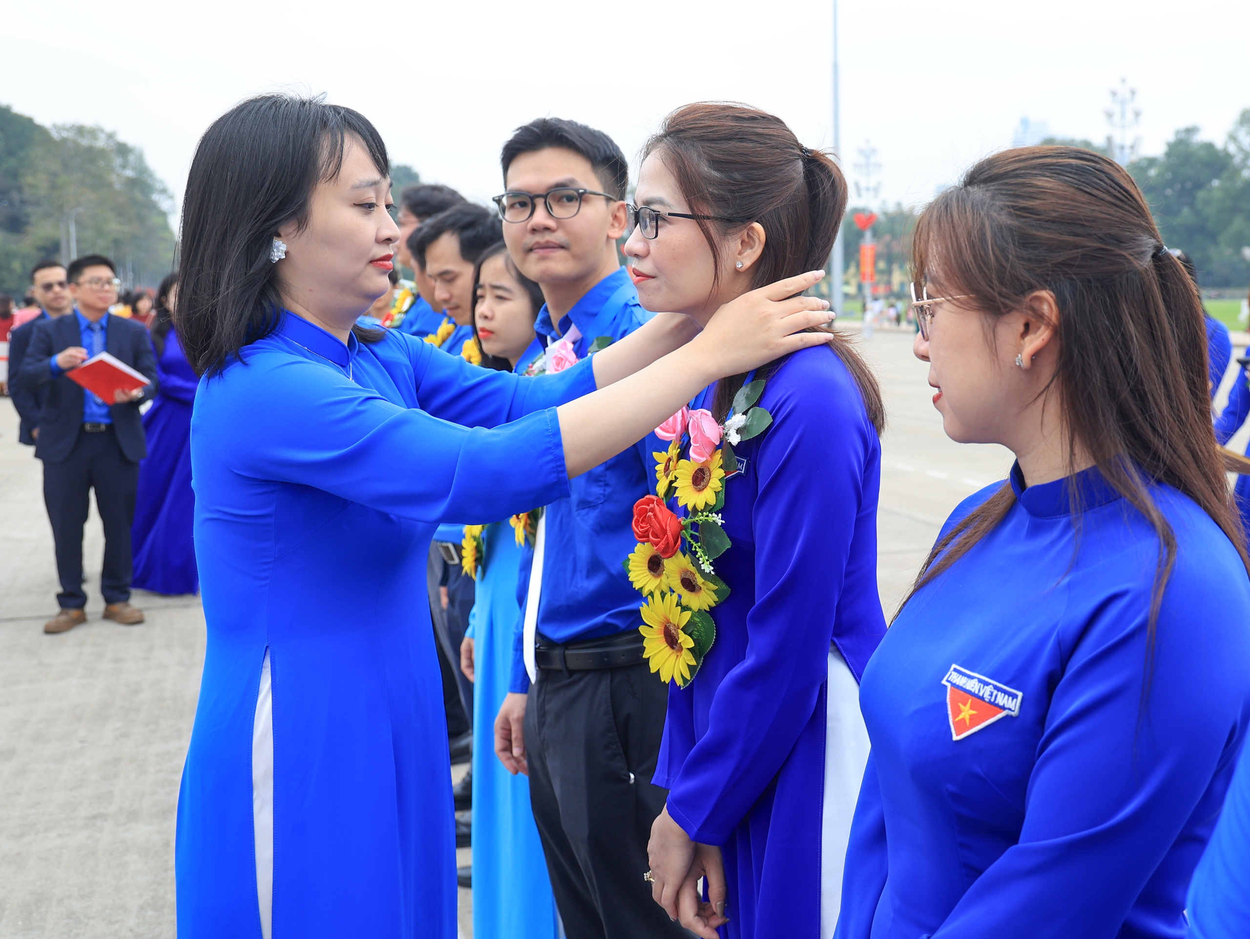 Đảng uỷ Bộ Xây dựng tổ chức kết nạp đảng viên mới tại Lăng Chủ tịch Hồ Chí Minh- Ảnh 13. Đảng uỷ Bộ Xây dựng tổ chức kết nạp đảng viên mới tại Lăng Chủ tịch Hồ Chí Minh- Ảnh 13.