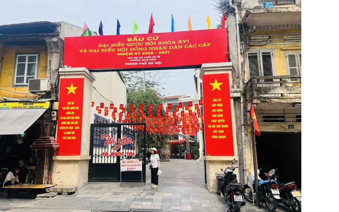 Trong ngày hội non sông, cử tri TP.HCM gửi gắm niềm tin qua từng lá phiếu- Ảnh 7. Sáng nay, gần 79 triệu cử tri cả nước đi bầu cử