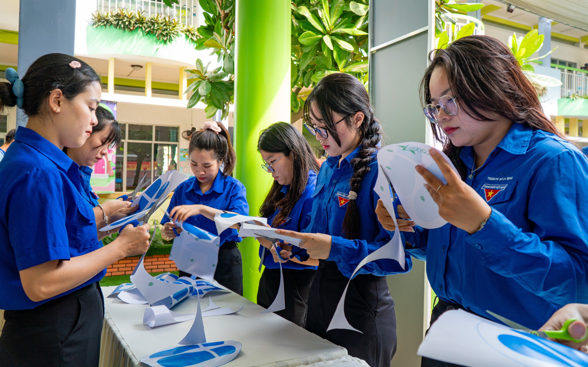 Đồng Nai: Hơn 2.100 tổ bầu cử sẵn sàng cho ngày hội toàn dân- Ảnh 5. TP.HCM ứng dụng công nghệ, huy động thanh niên hỗ trợ cử tri trước ngày bầu cử