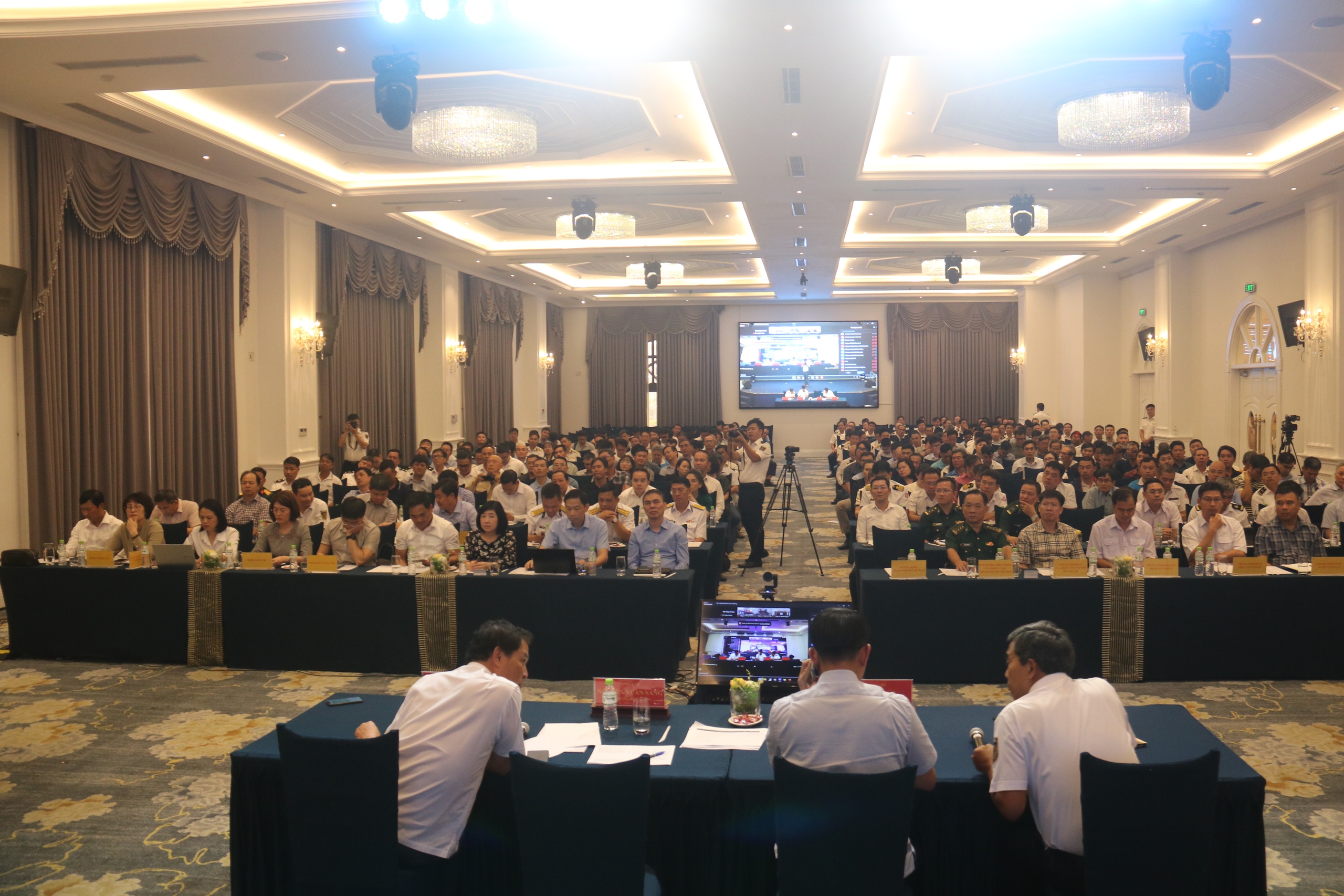 Thứ trưởng Nguyễn Xuân Sang: Không tăng giá dịch vụ hàng hải, ưu tiên tàu chở xăng dầu- Ảnh 1. Thứ trưởng Nguyễn Xuân Sang: Không tăng giá dịch vụ hàng hải, ưu tiên tàu chở xăng dầu- Ảnh 1.