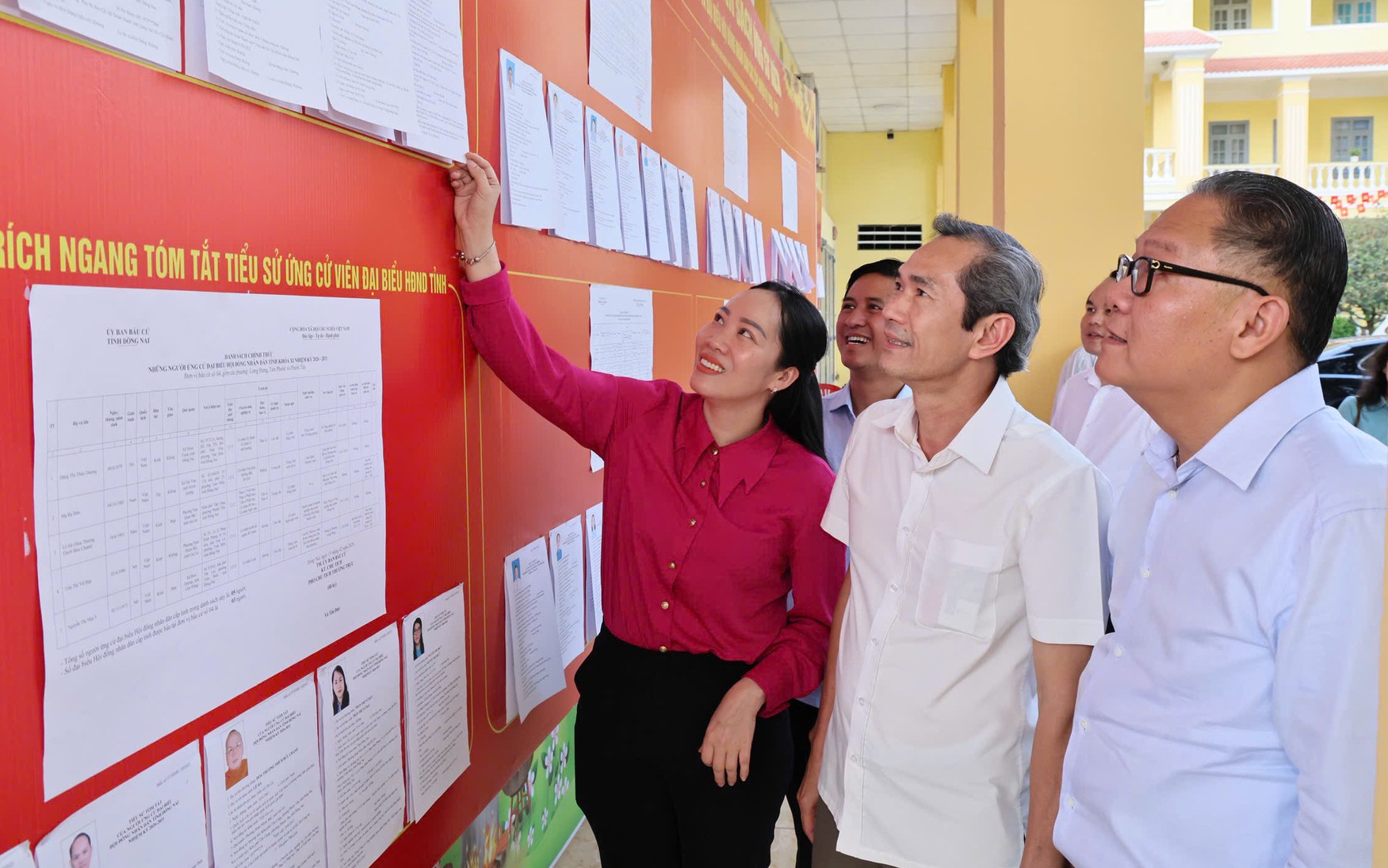 Lá phiếu đặc biệt từ tuyến đầu Tổ quốc và những cử tri trăm tuổi- Ảnh 10. Đồng Nai: Hơn 2.100 tổ bầu cử sẵn sàng cho ngày hội toàn dân