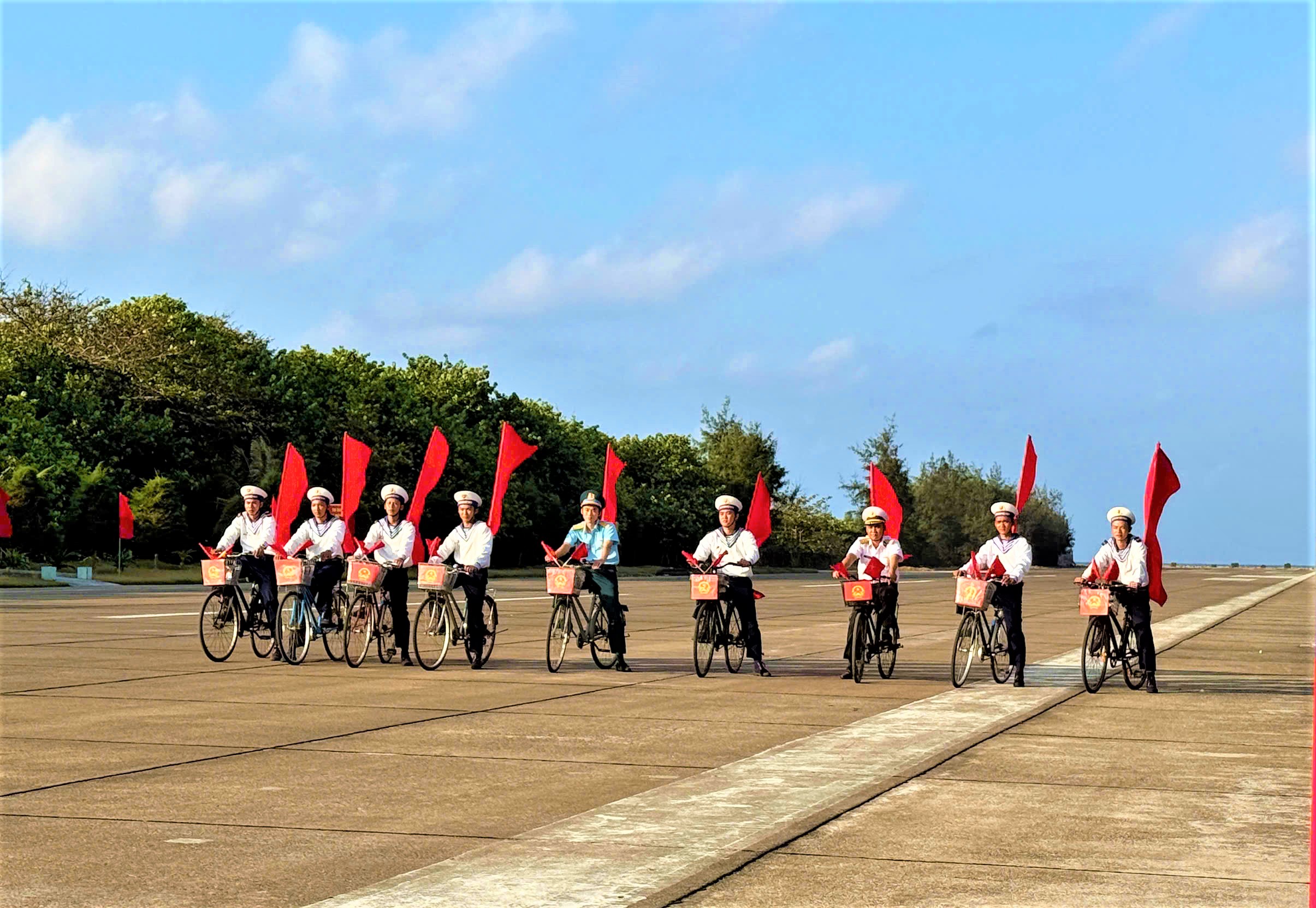 Tưng bừng Ngày hội non sông trên đảo Trường Sa- Ảnh 7. Tưng bừng Ngày hội non sông trên đảo Trường Sa- Ảnh 7.